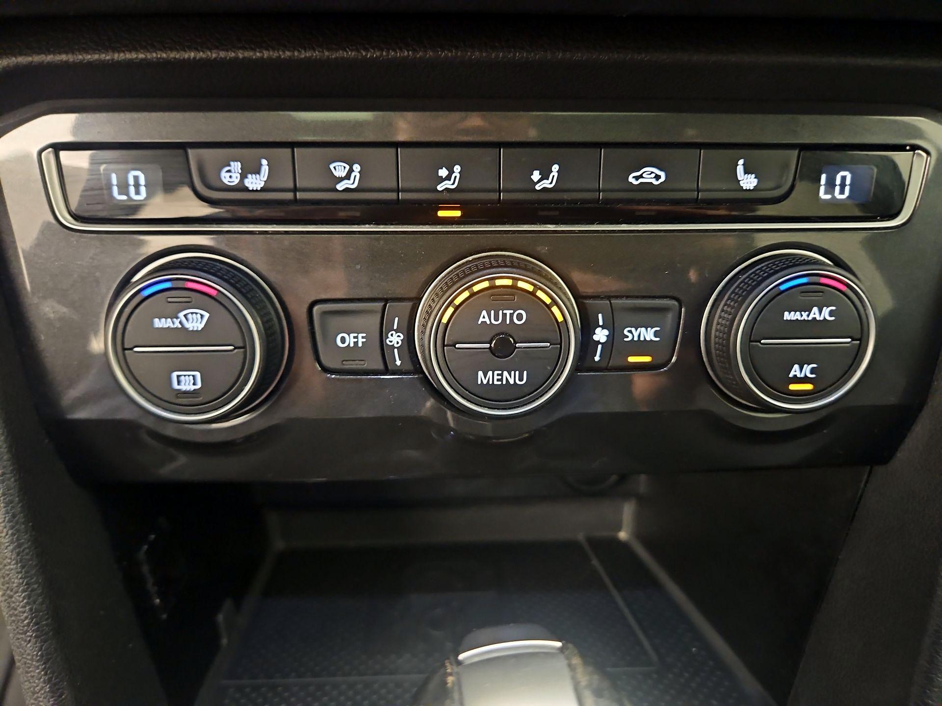 Thumbnail: 2020 Volkswagen Tiguan - 17