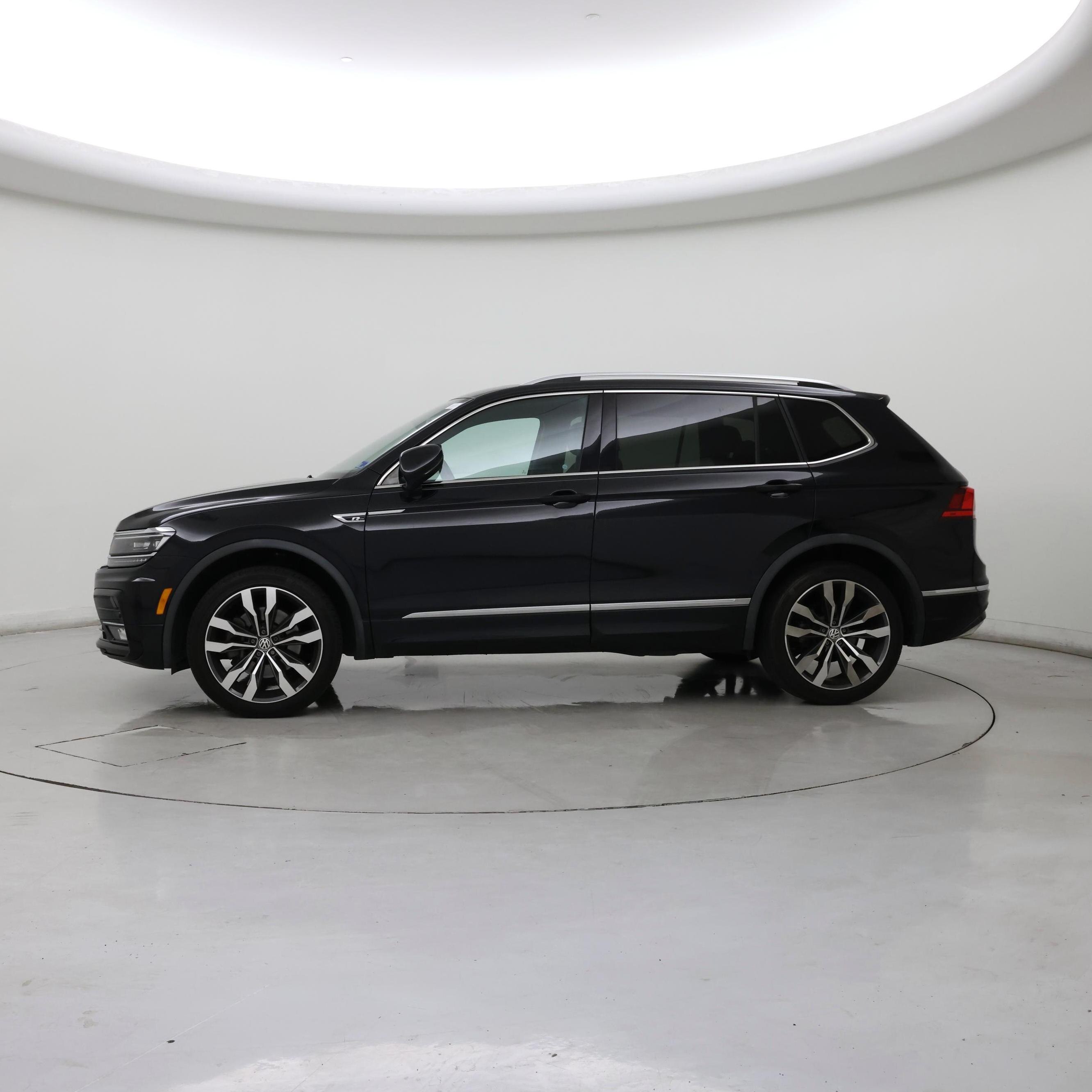 Thumbnail: 2020 Volkswagen Tiguan - 3