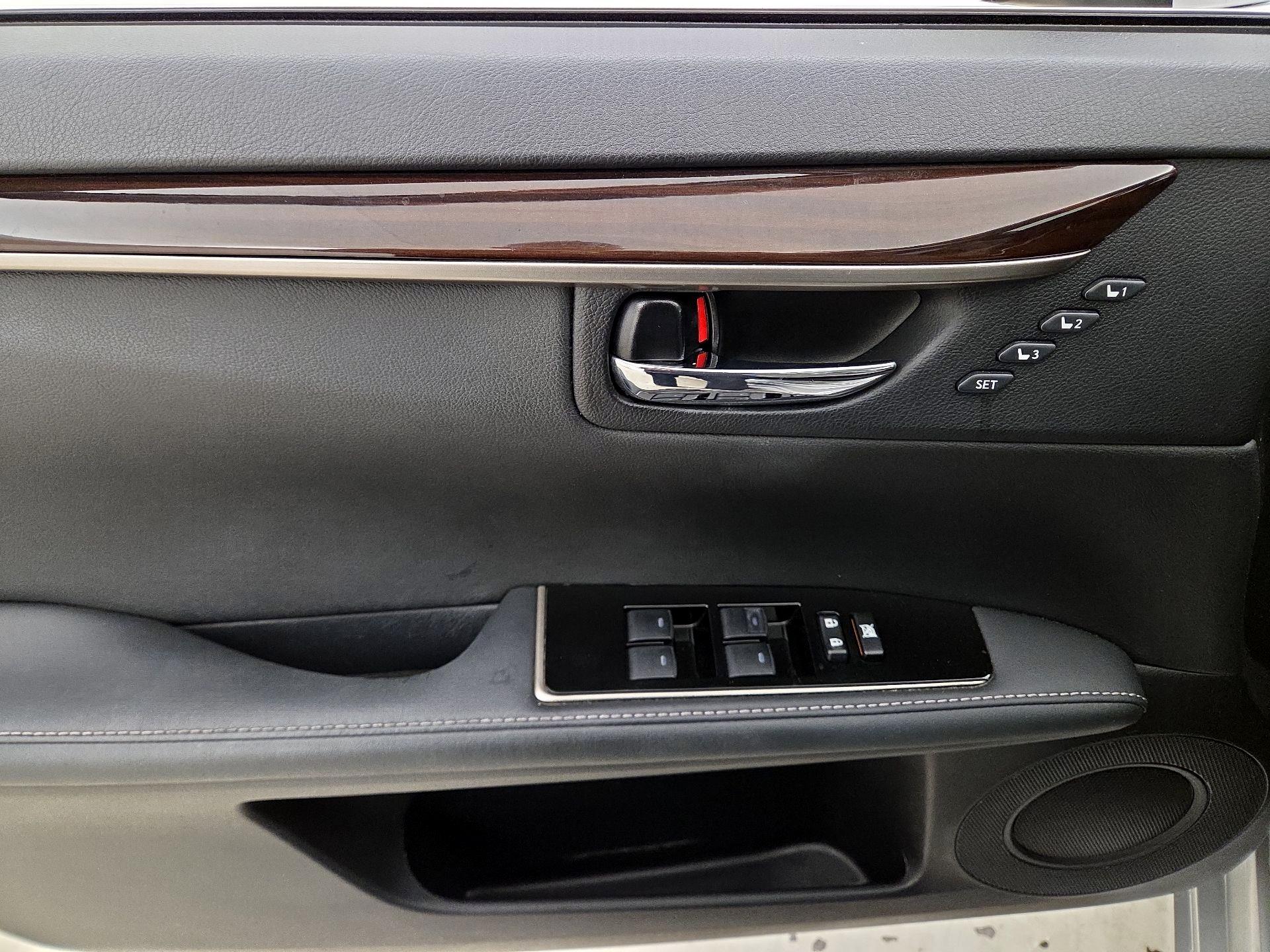 Thumbnail: 2016 Lexus ES - 12