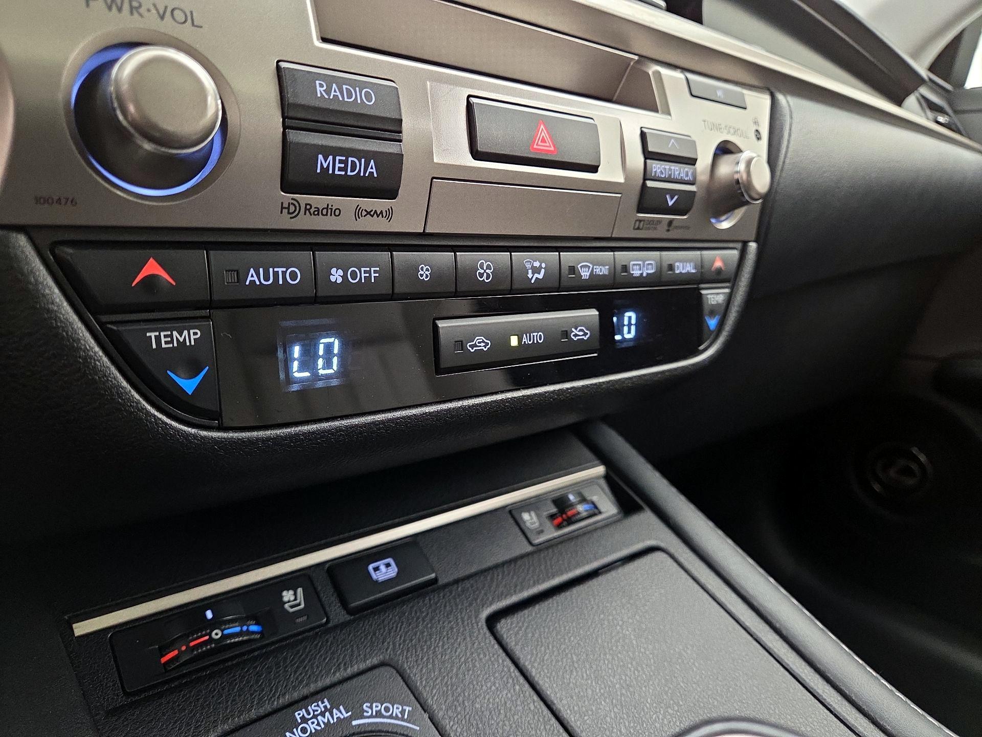 Thumbnail: 2016 Lexus ES - 17