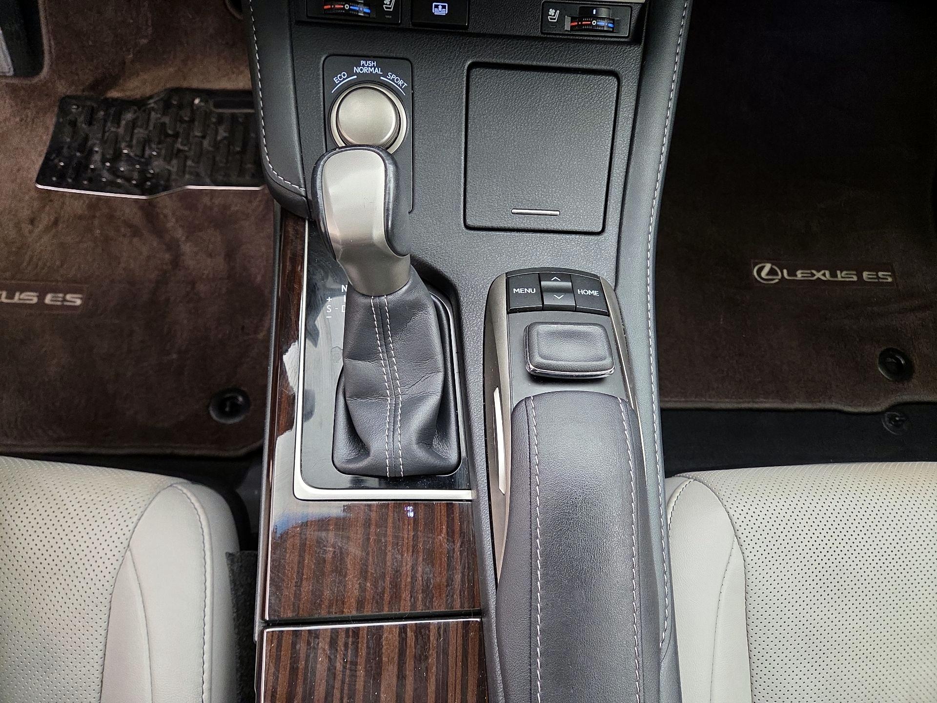 Thumbnail: 2016 Lexus ES - 18