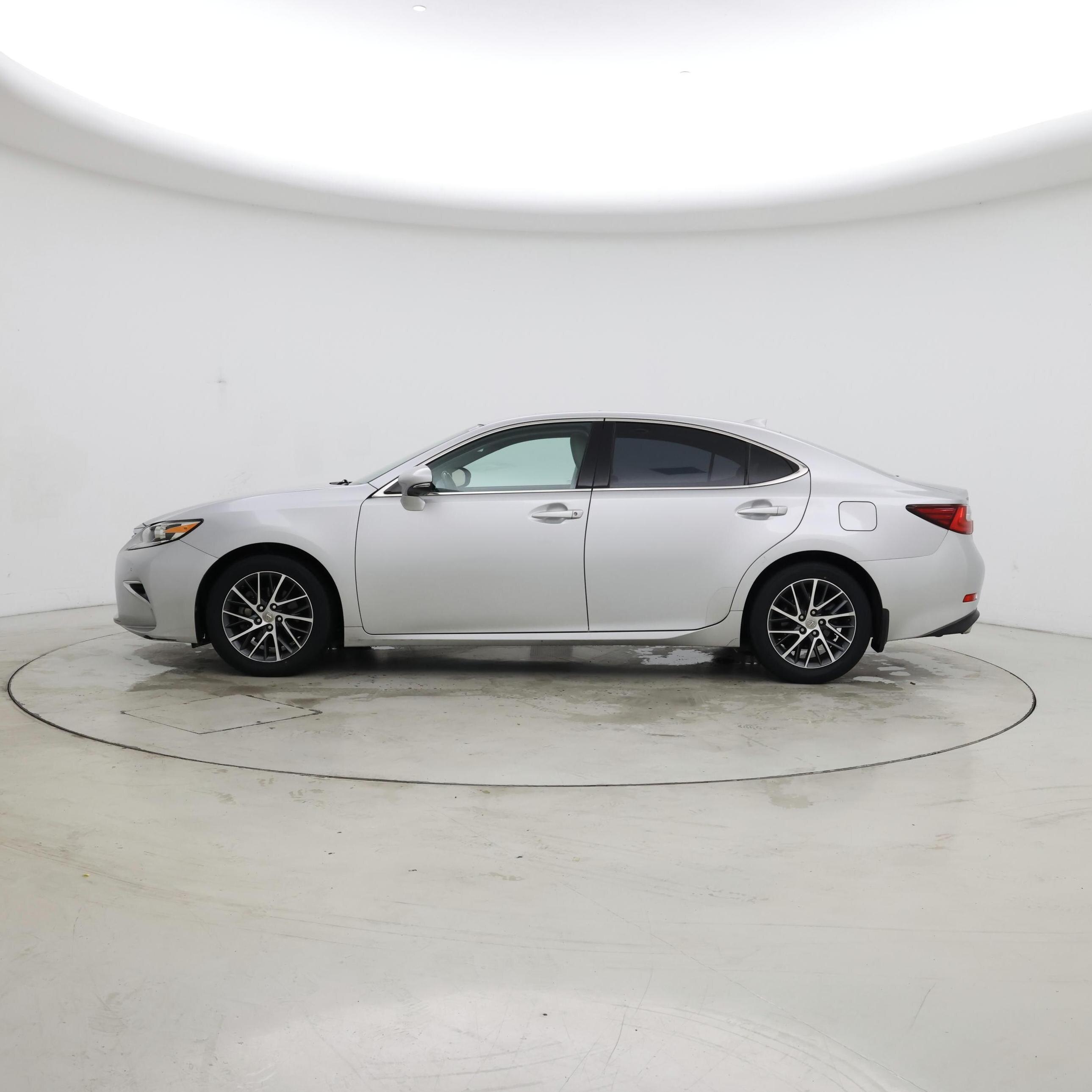 Thumbnail: 2016 Lexus ES - 3