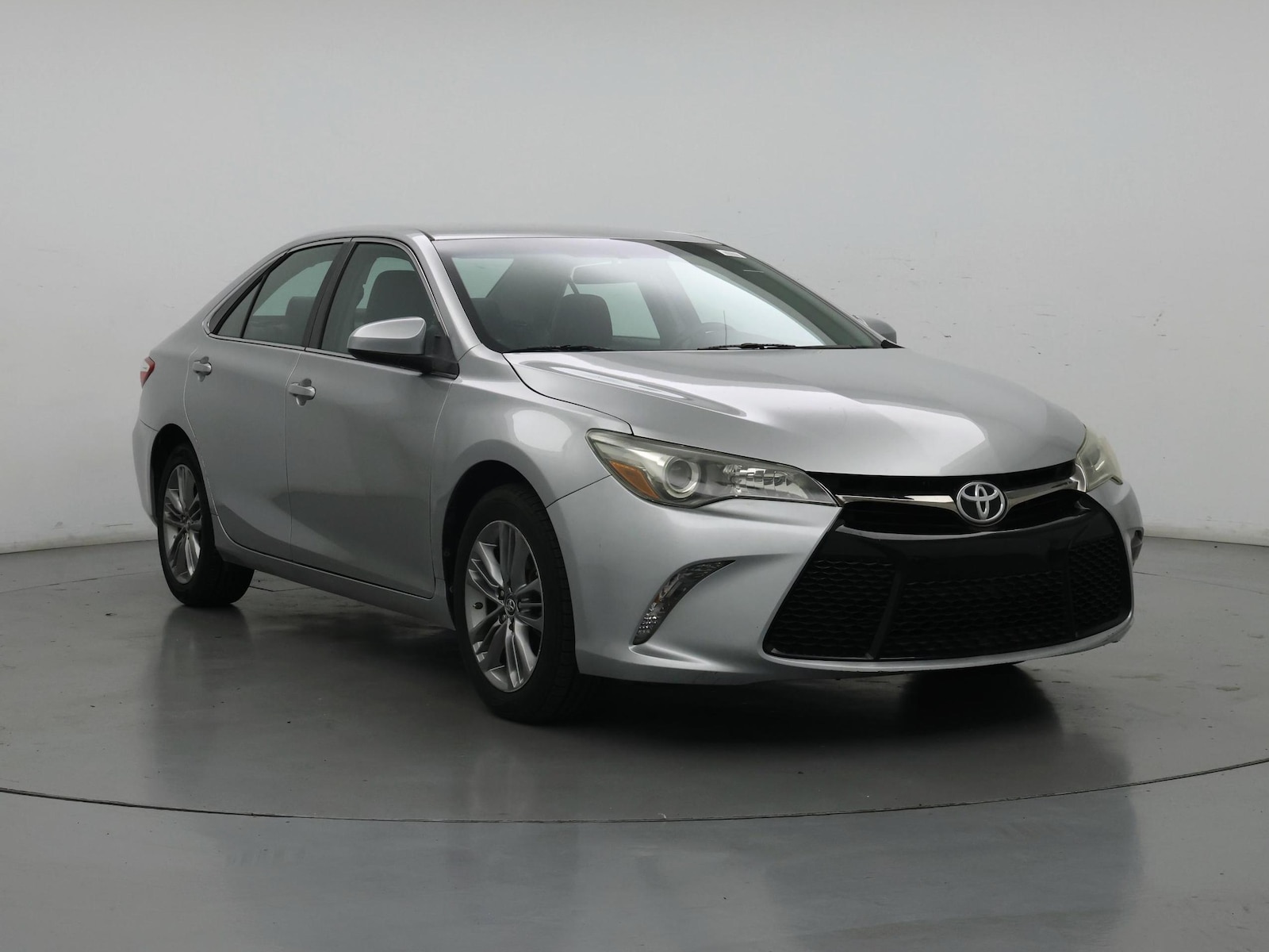 2015 Toyota Camry SE - Photo 2
