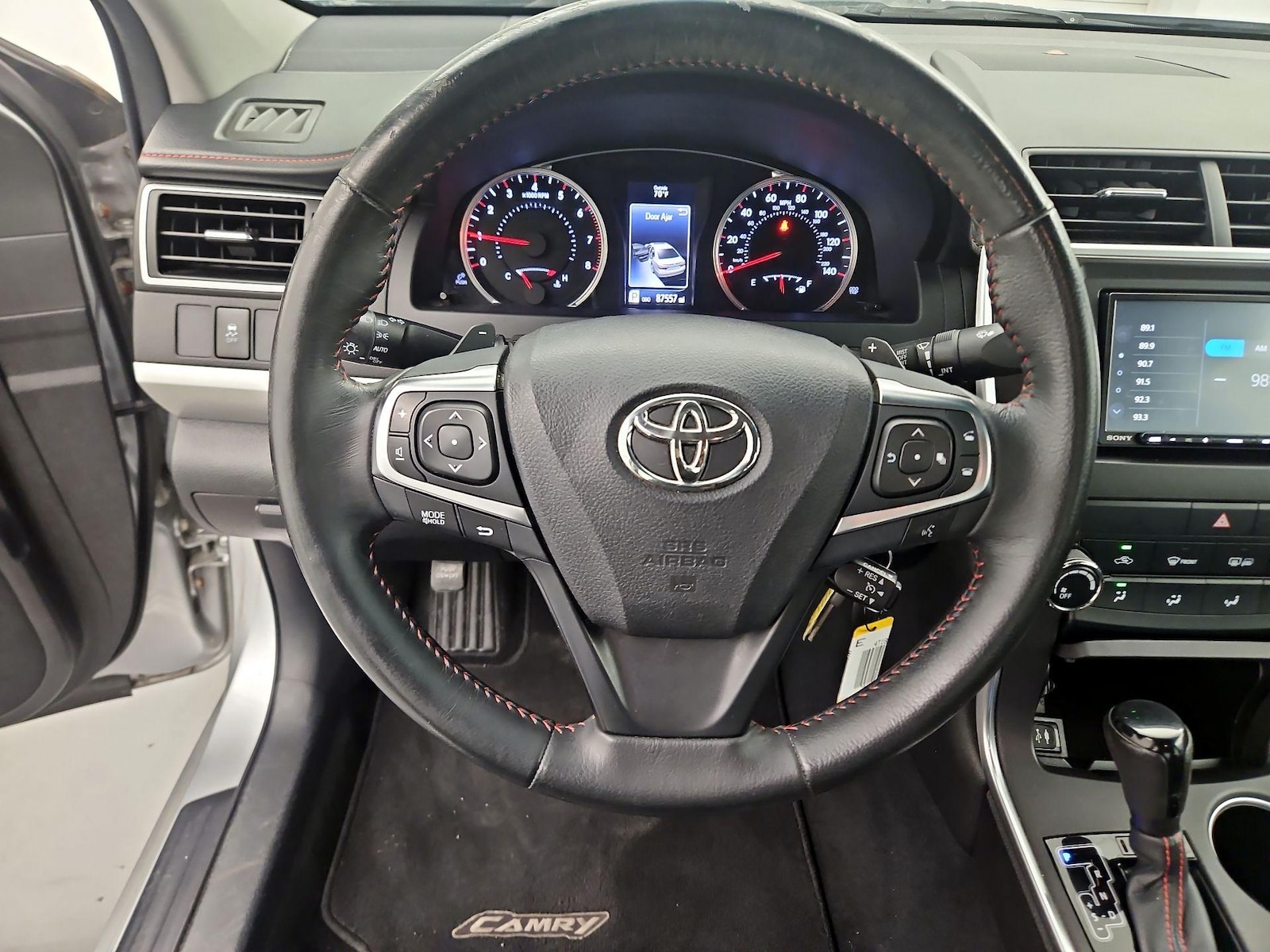 2015 Toyota Camry SE - Photo 11