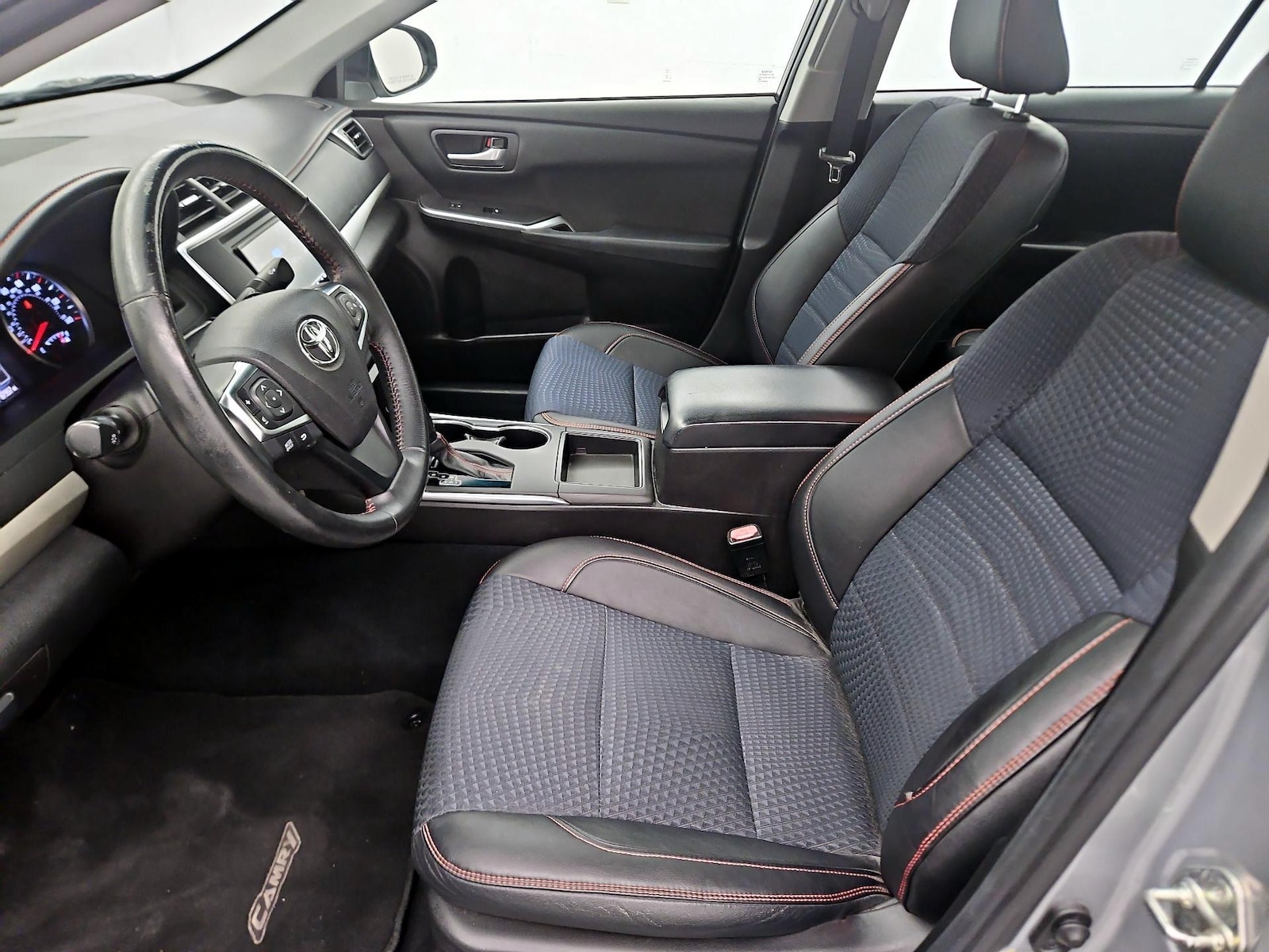 2015 Toyota Camry SE - Photo 12