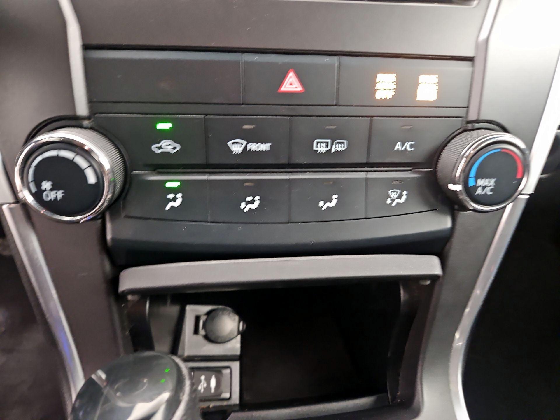 Thumbnail: 2015 Toyota Camry - 16