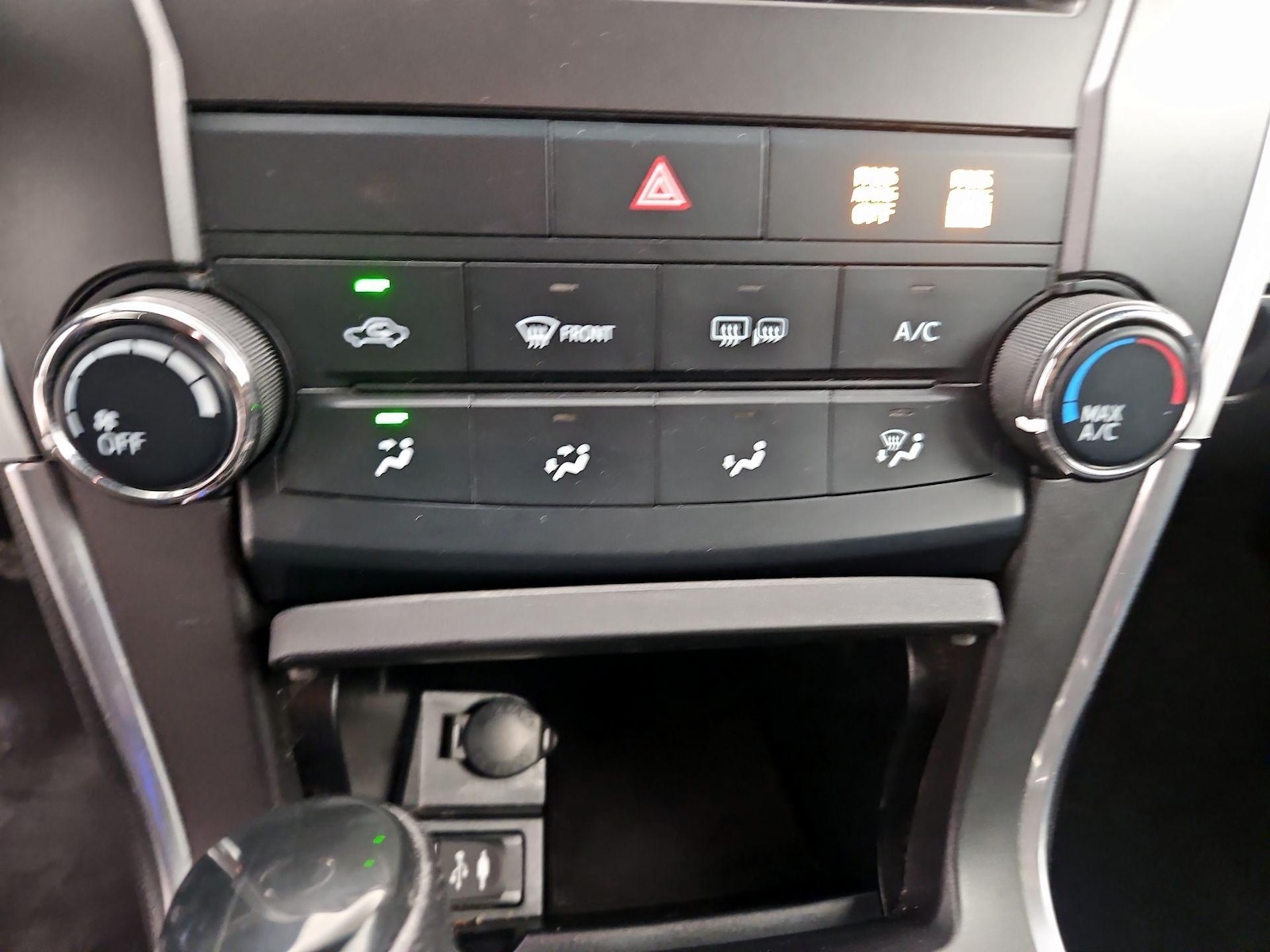 2015 Toyota Camry SE - Photo 17