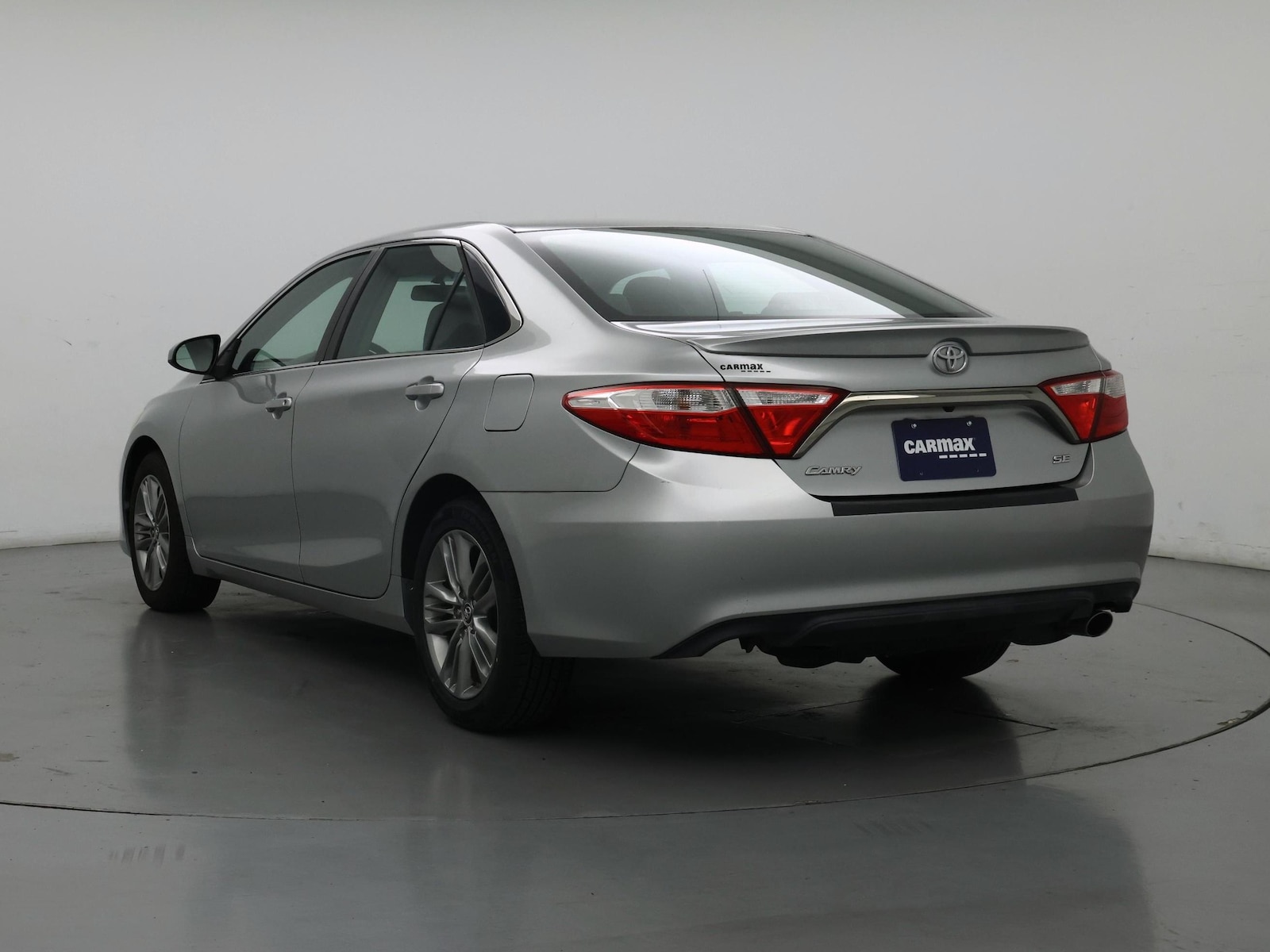 2015 Toyota Camry SE - Photo 3