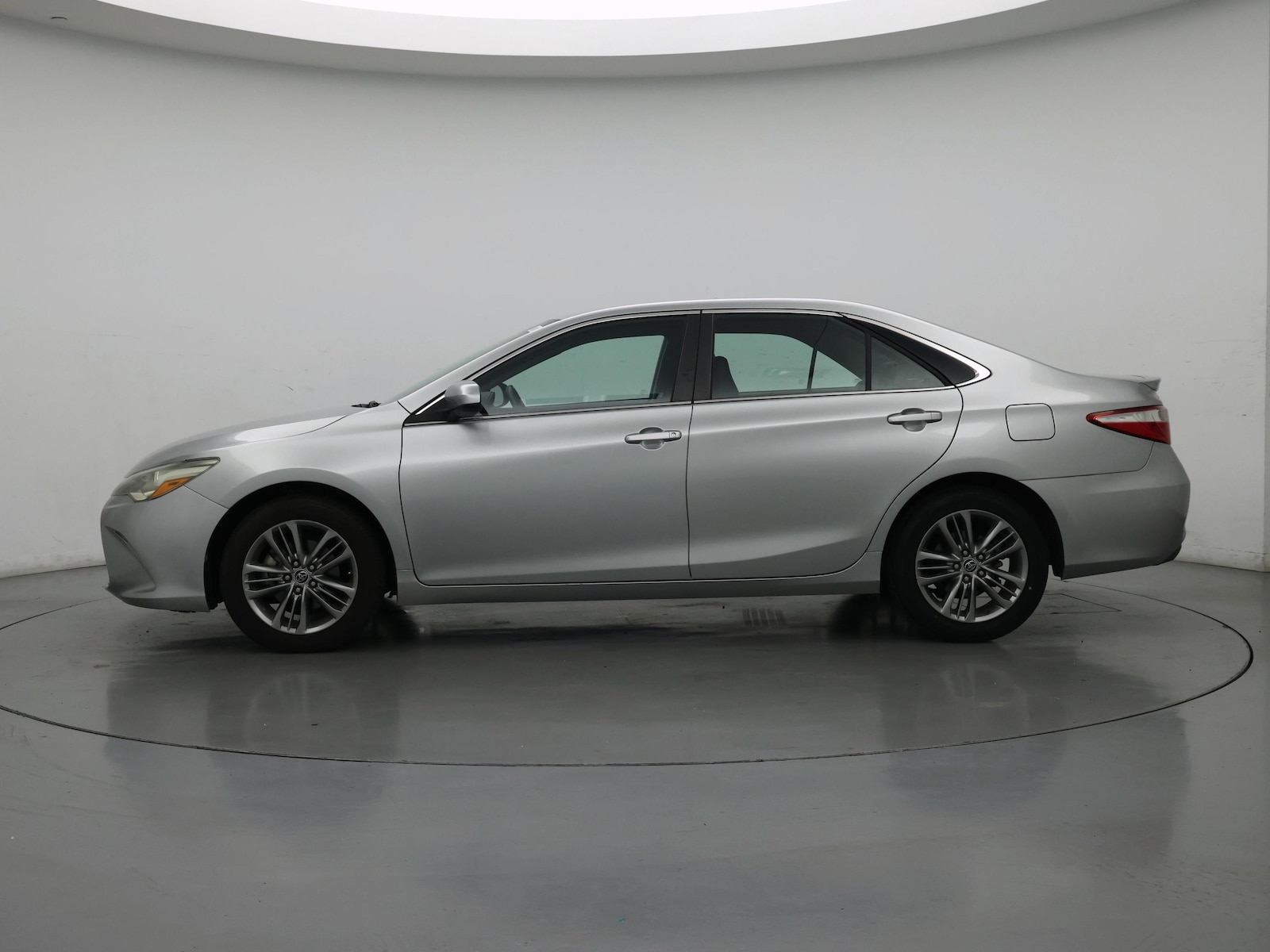 2015 Toyota Camry SE - Photo 4