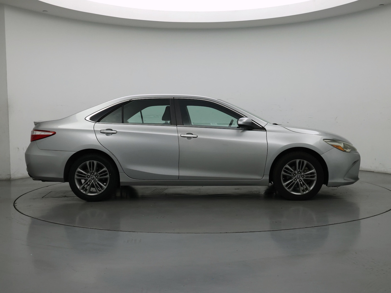 2015 Toyota Camry SE - Photo 8