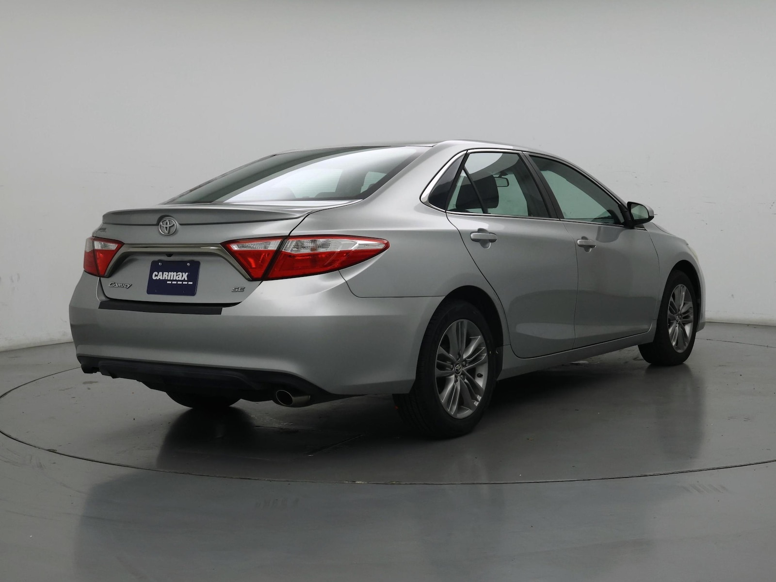 2015 Toyota Camry SE - Photo 9