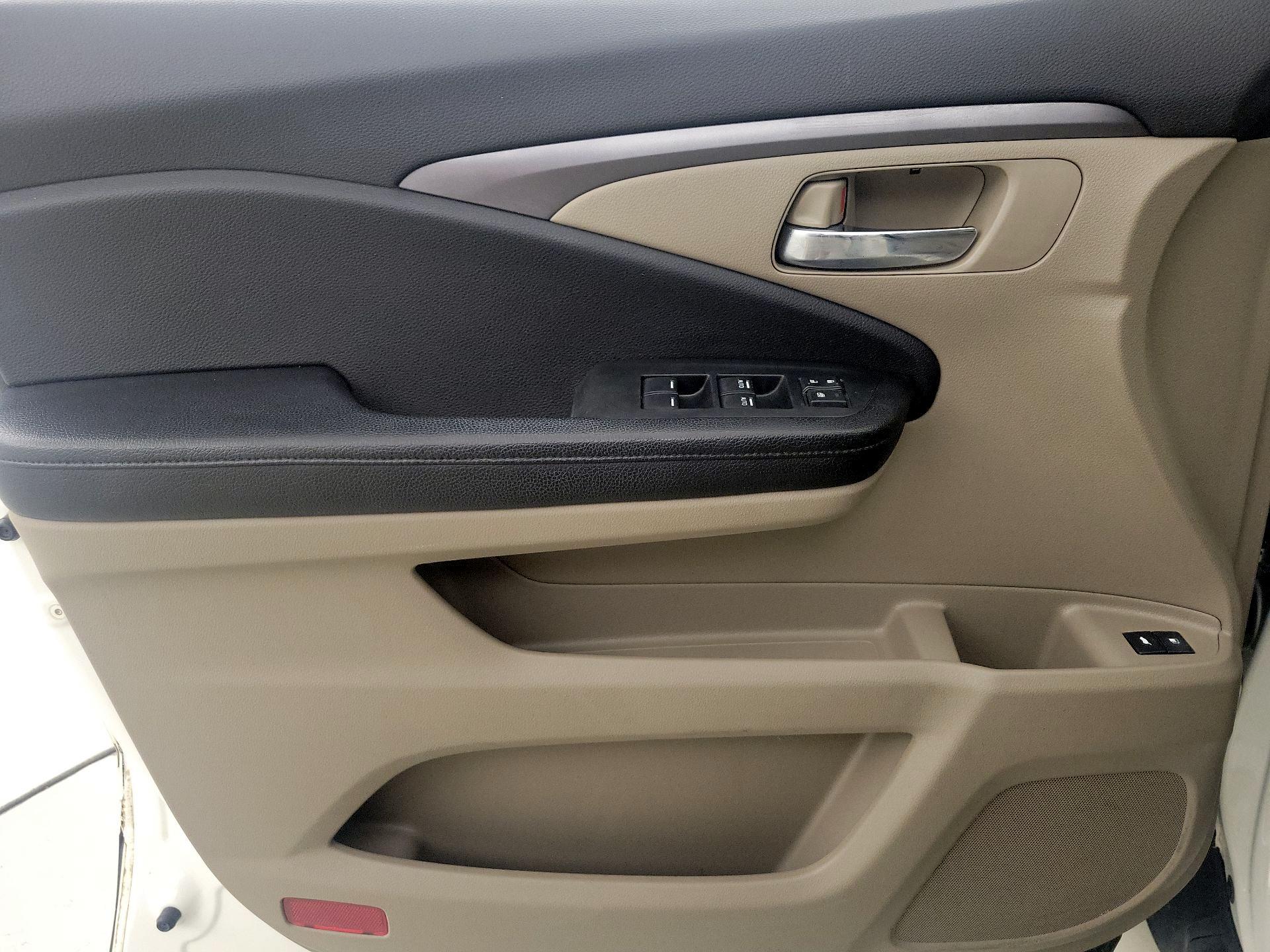 Thumbnail: 2016 Honda Pilot - 12