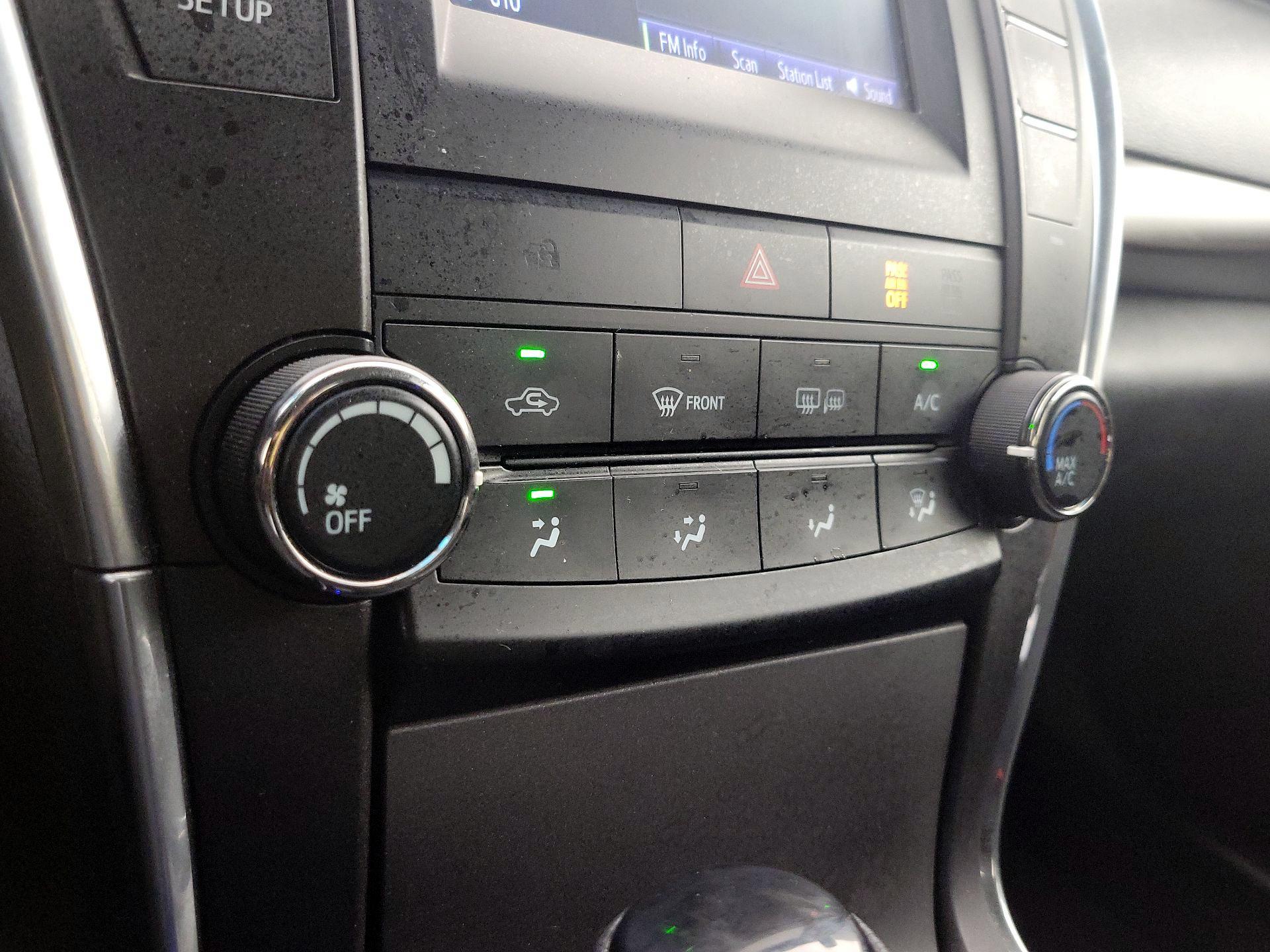 Thumbnail: 2016 Toyota Camry - 16