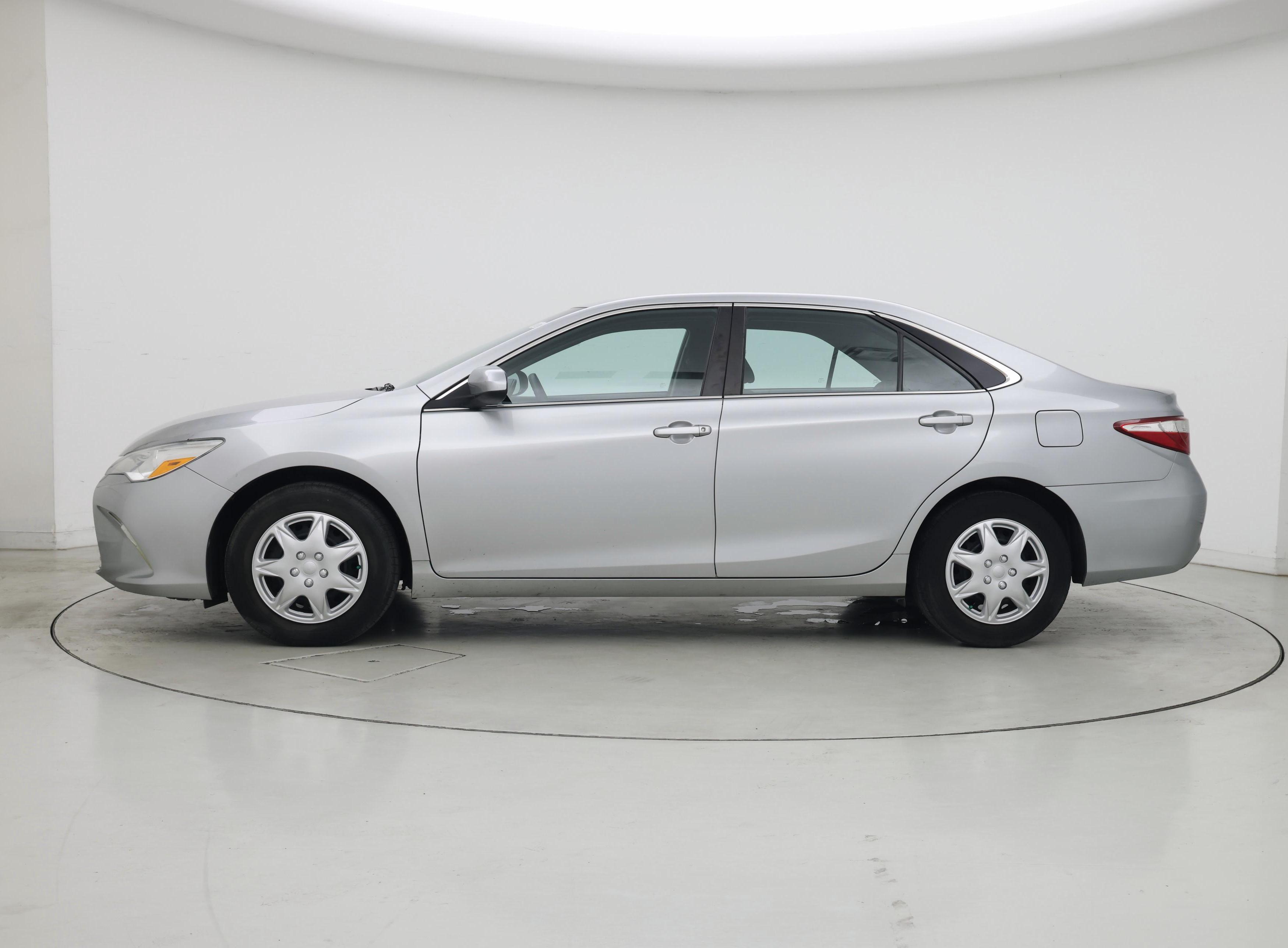 Thumbnail: 2016 Toyota Camry - 3