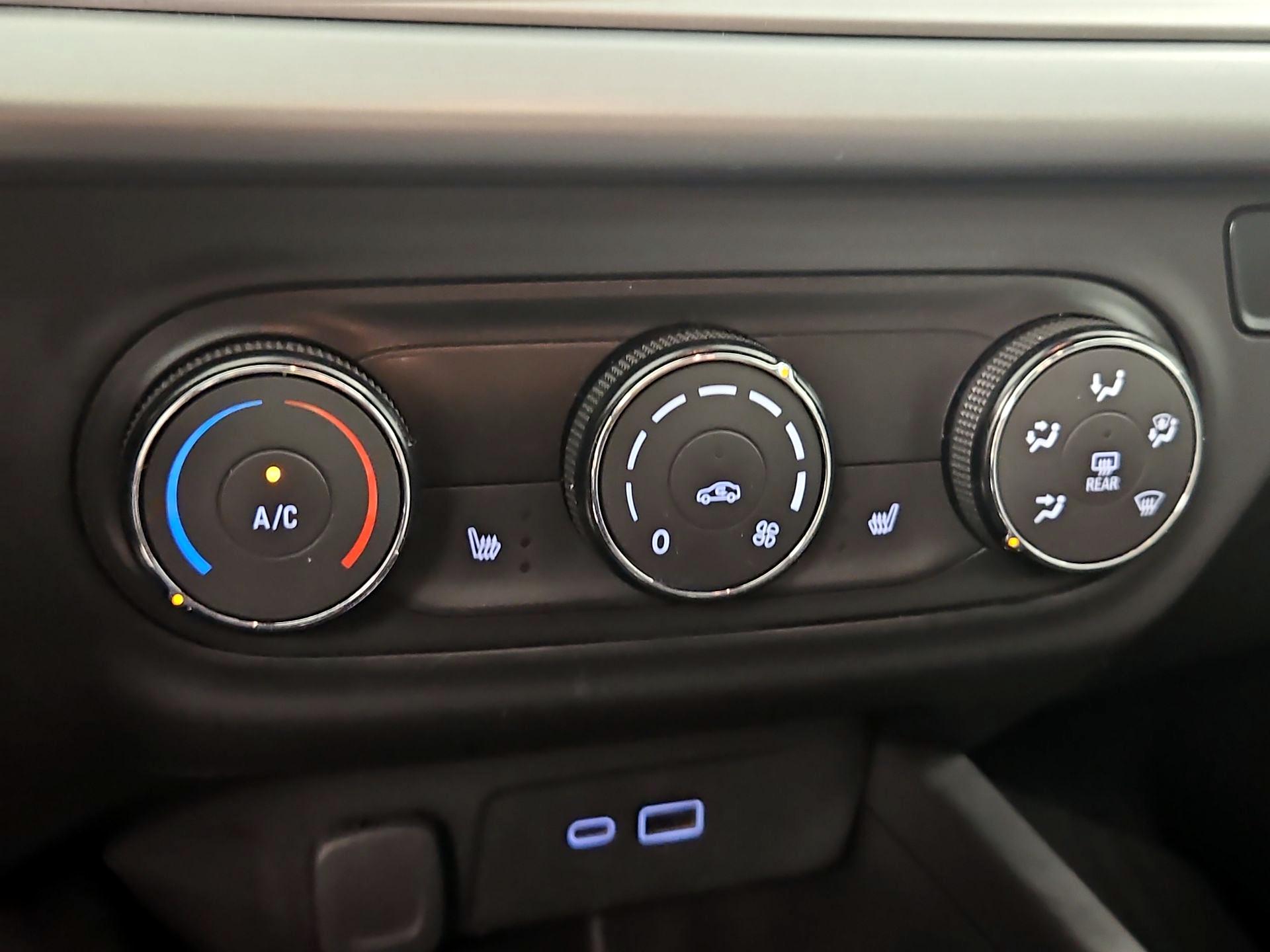 Thumbnail: 2024 Chevrolet Trax - 16