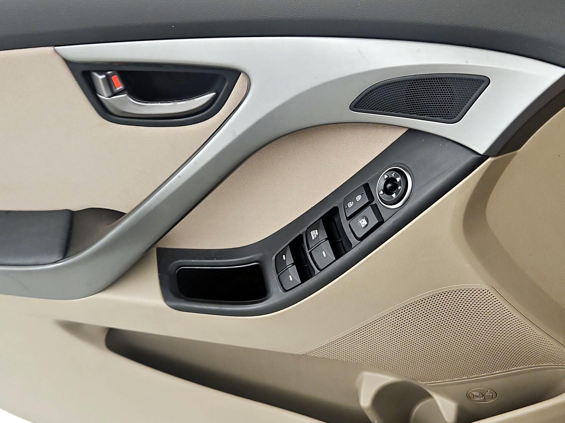 Thumbnail: 2014 Hyundai Elantra - 12