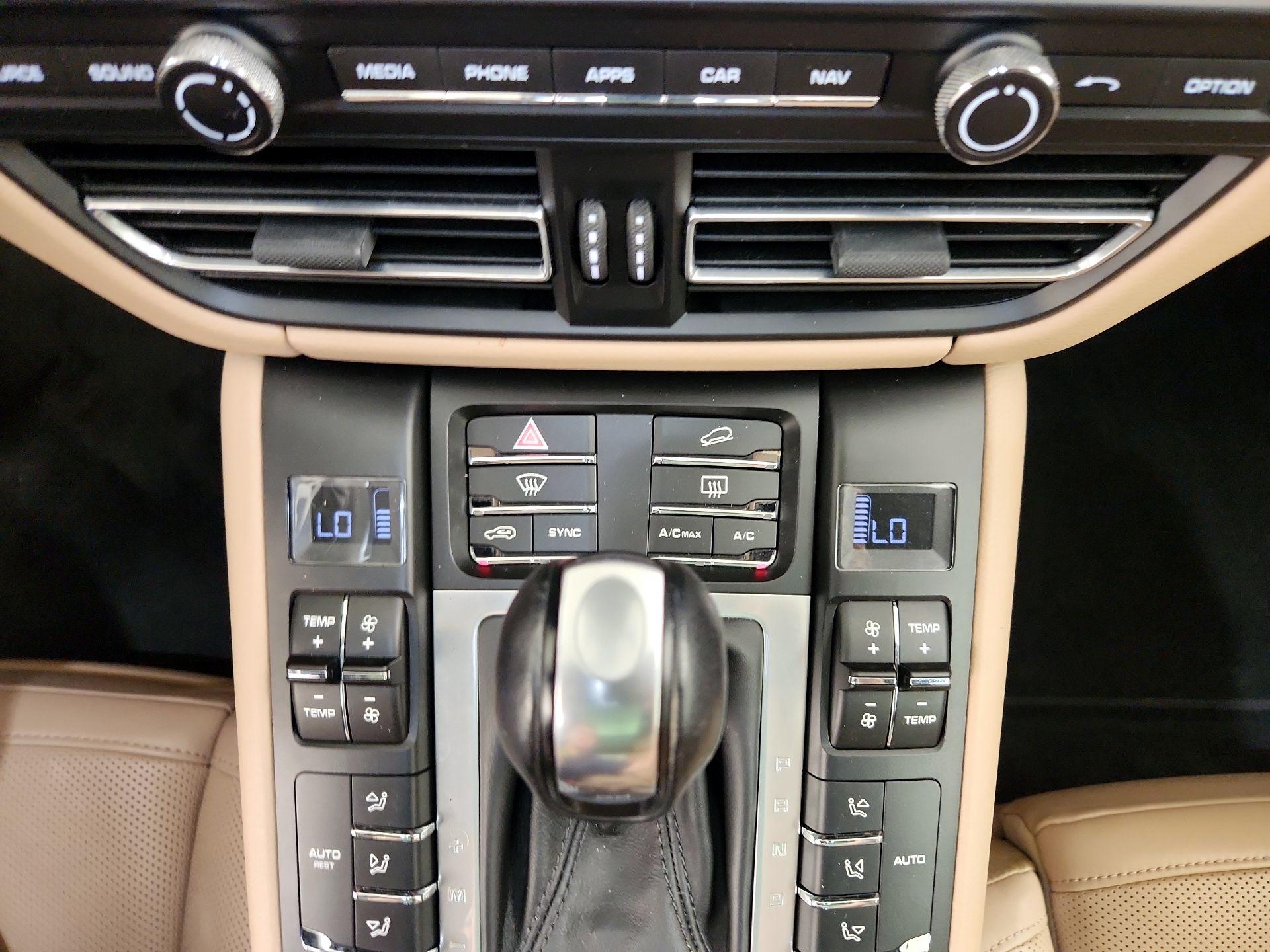 Thumbnail: 2020 Porsche Macan - 17