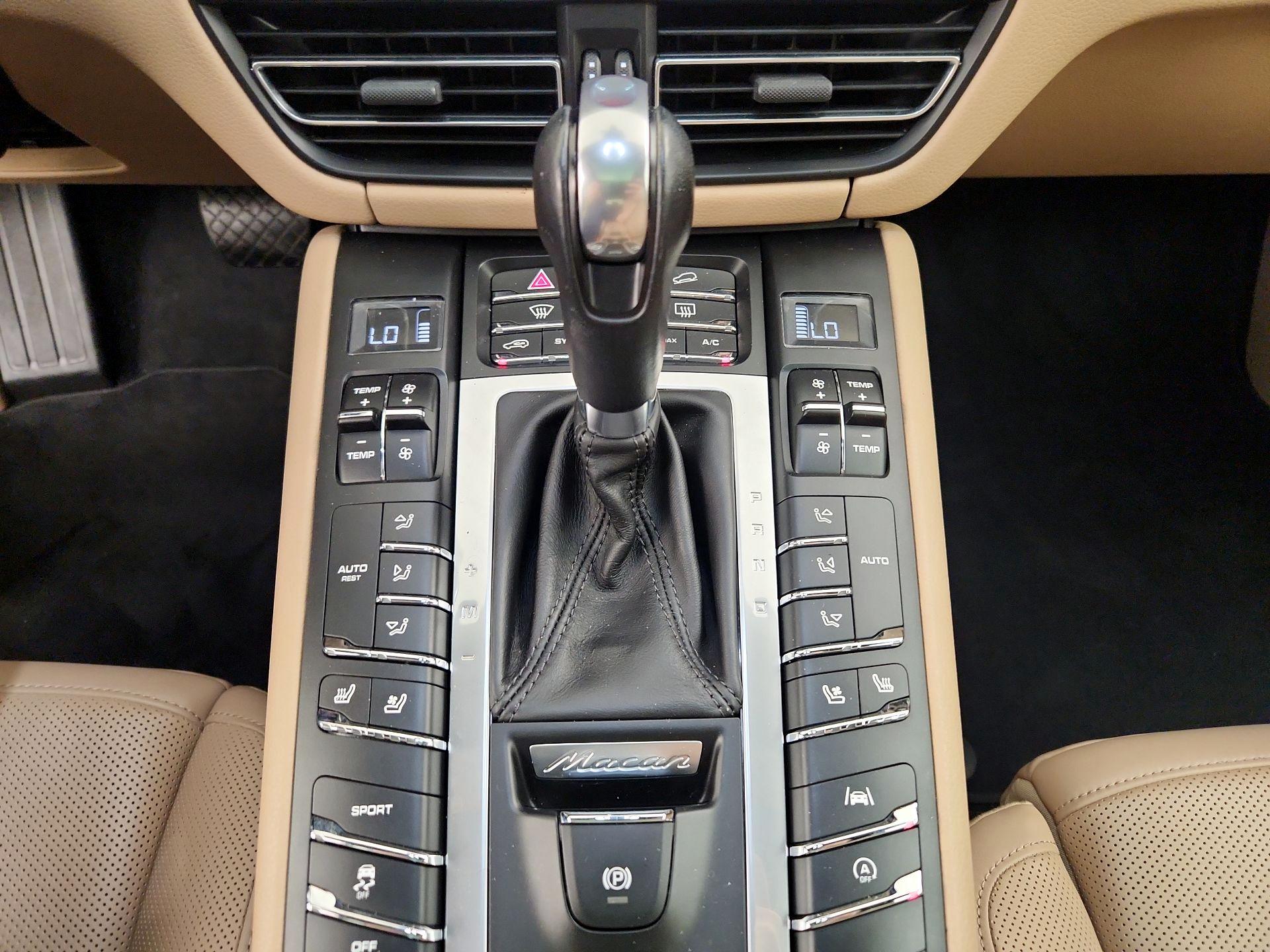 Thumbnail: 2020 Porsche Macan - 18