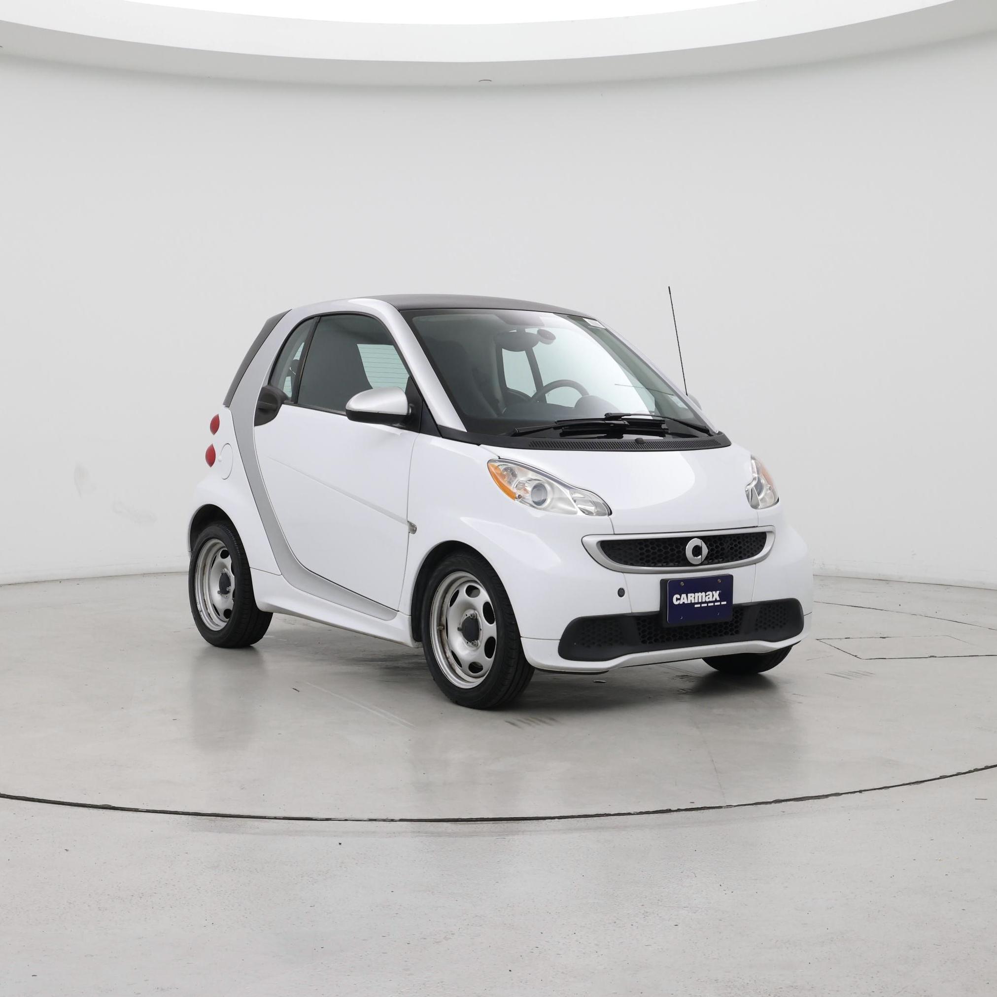 White 2015 smart fortwo Hatchback Rear-Wheel Drive Automatic