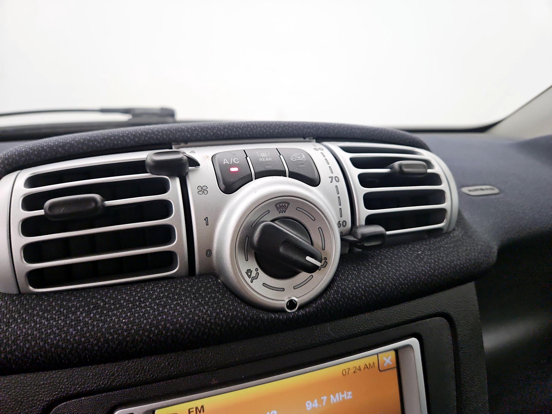 Thumbnail: 2015 smart fortwo - 14