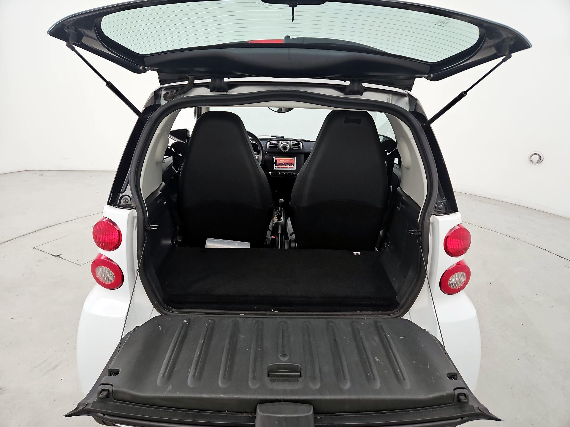 Thumbnail: 2015 smart fortwo - 16