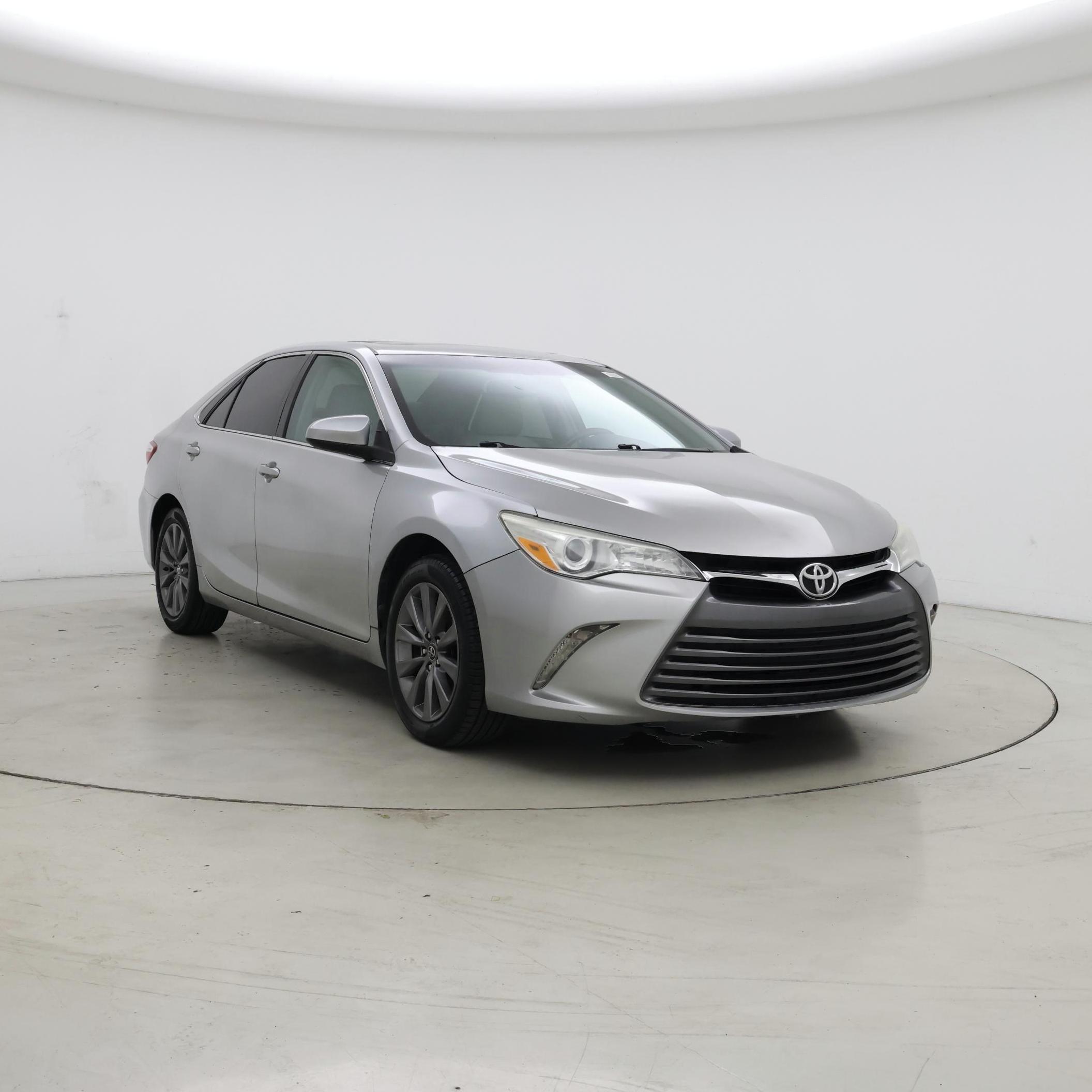 Silver 2016 Toyota Camry Sedan Front-Wheel Drive Automatic