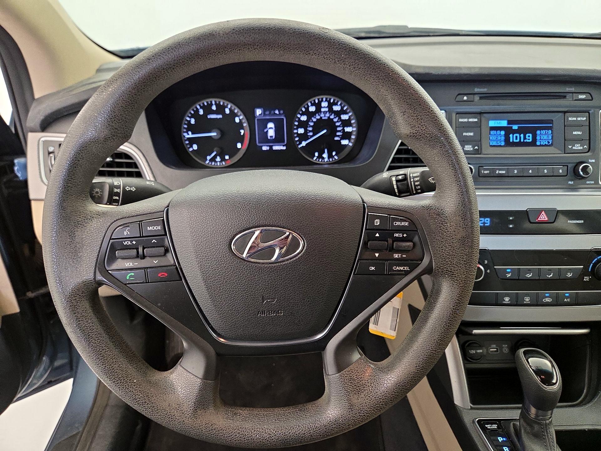 Thumbnail: 2015 Hyundai Sonata - 10
