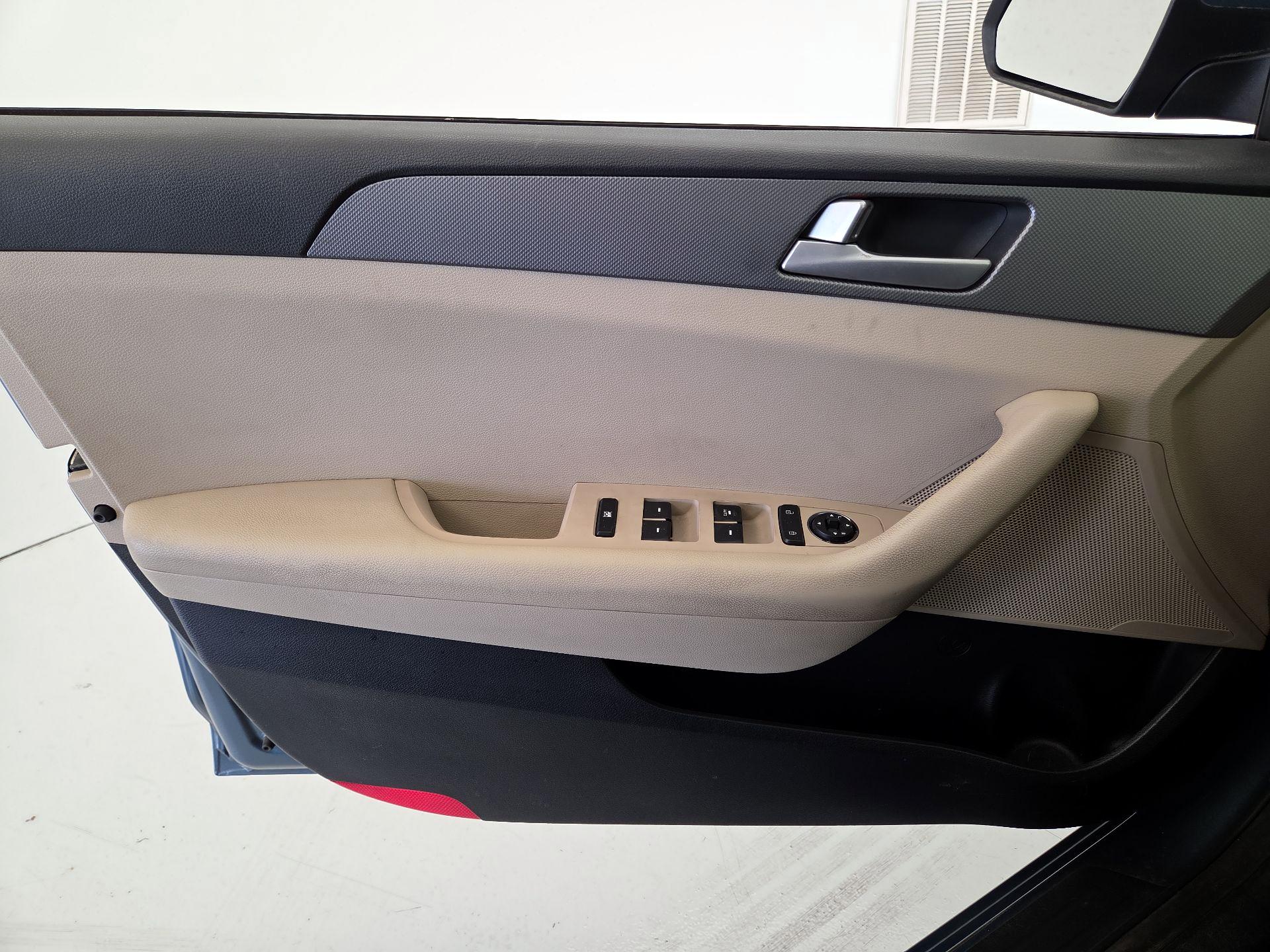 Thumbnail: 2015 Hyundai Sonata - 12