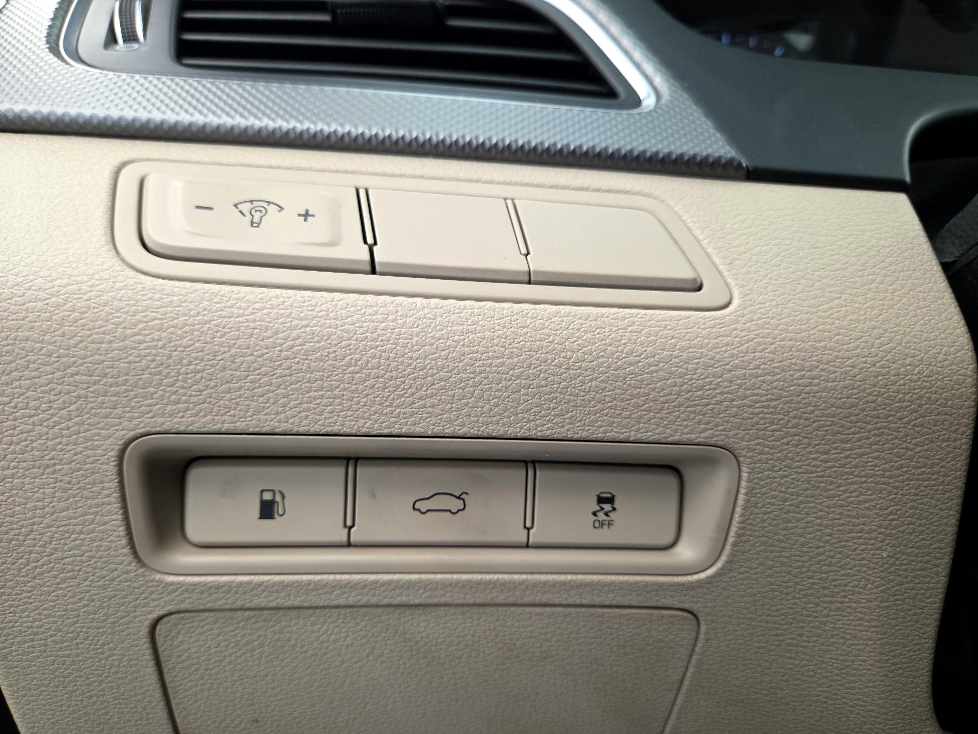 Thumbnail: 2015 Hyundai Sonata - 13