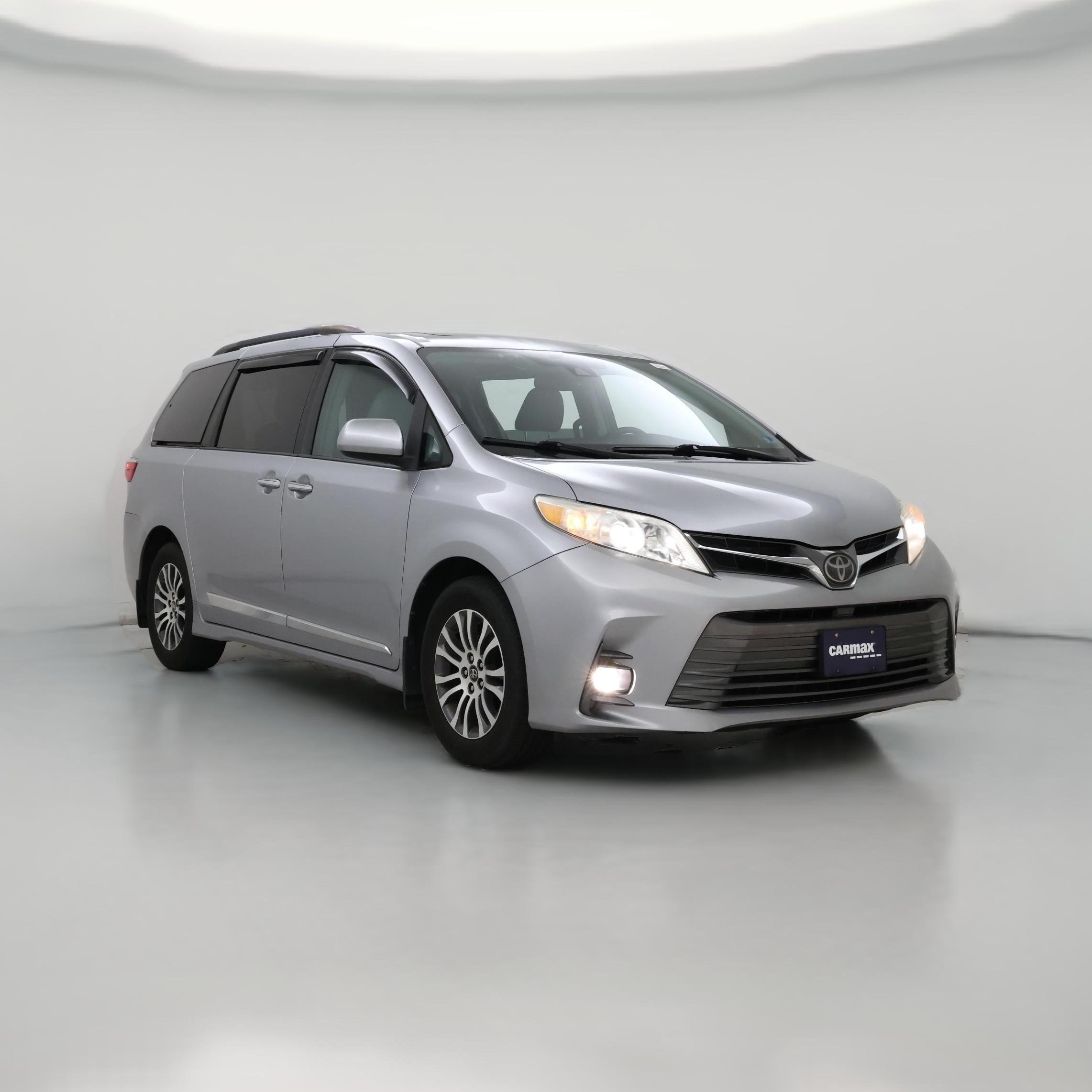 Thumbnail: 2018 Toyota Sienna - 1