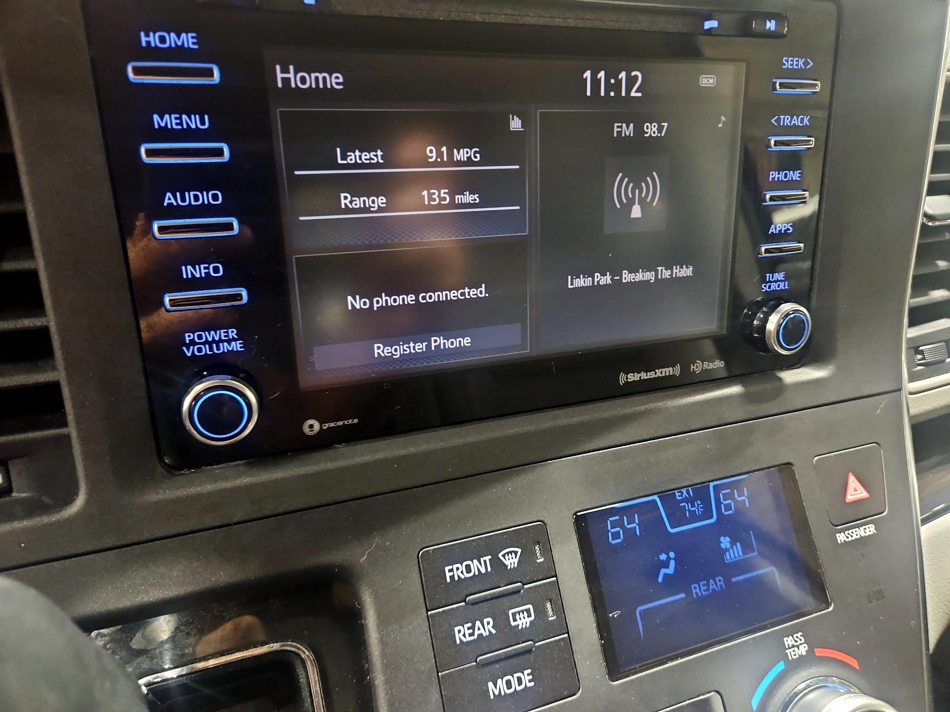 Thumbnail: 2018 Toyota Sienna - 14