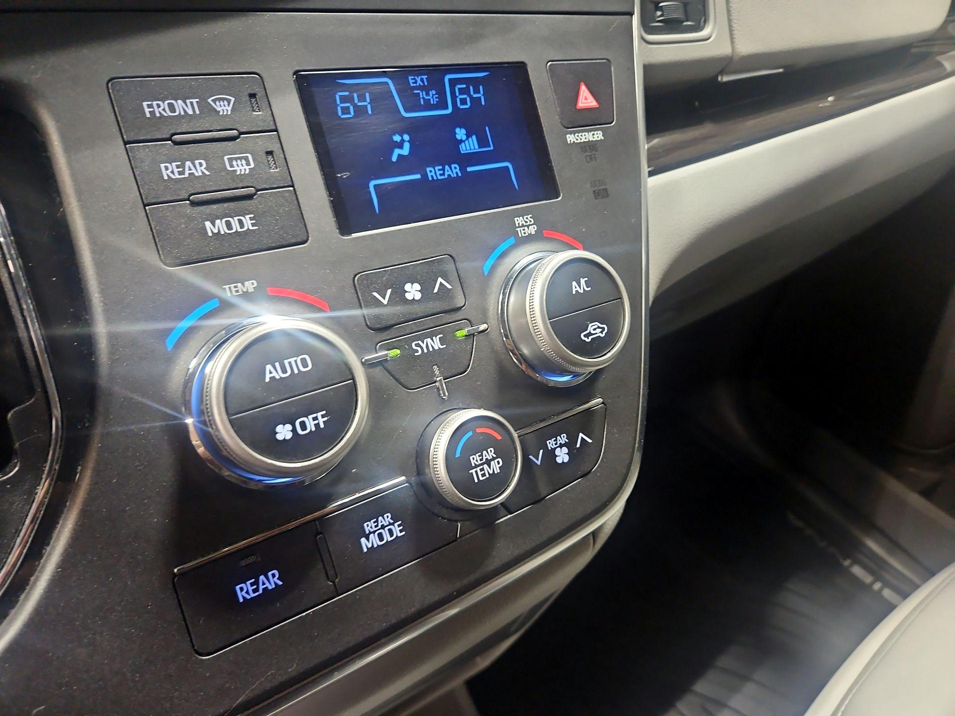 Thumbnail: 2018 Toyota Sienna - 15