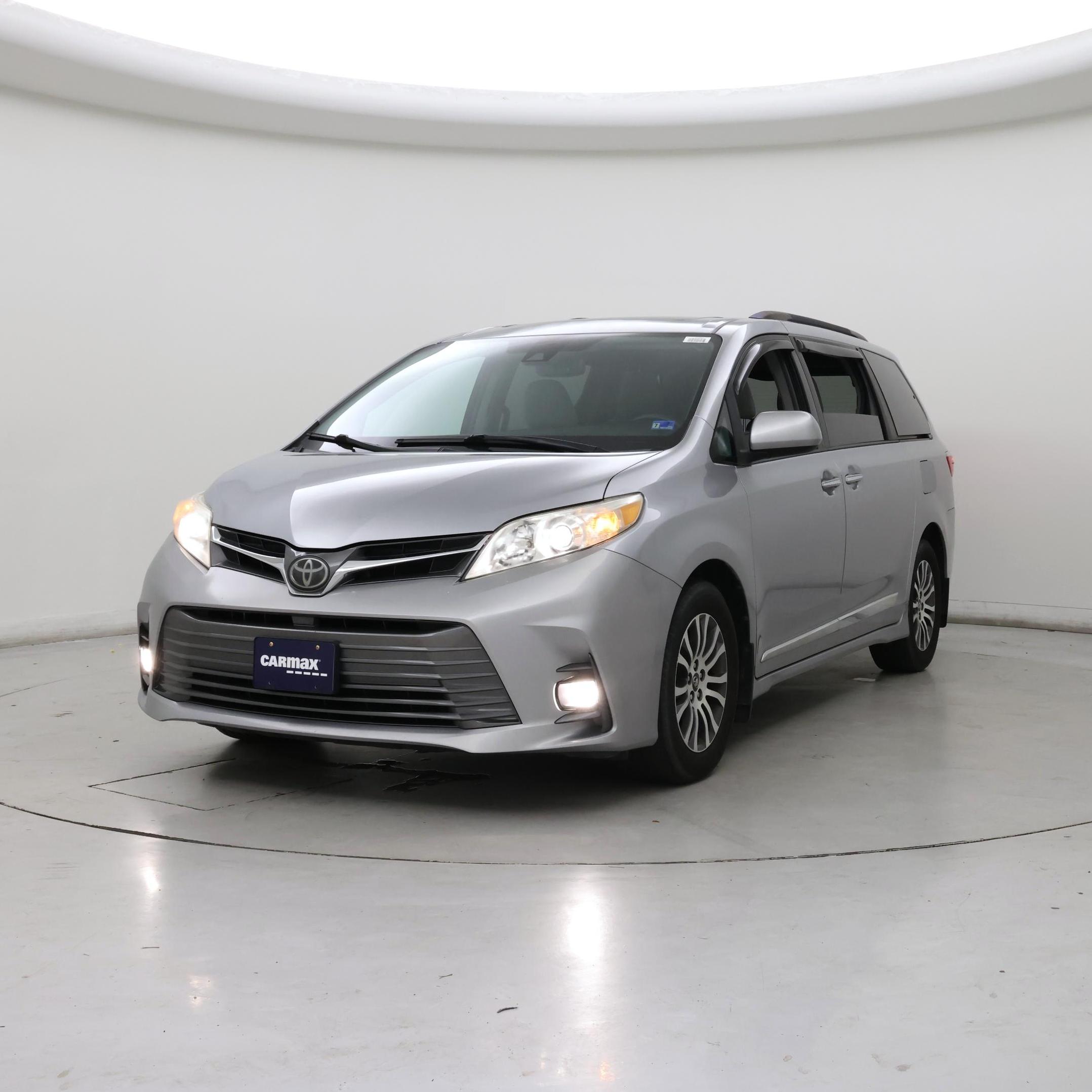 Thumbnail: 2018 Toyota Sienna - 4