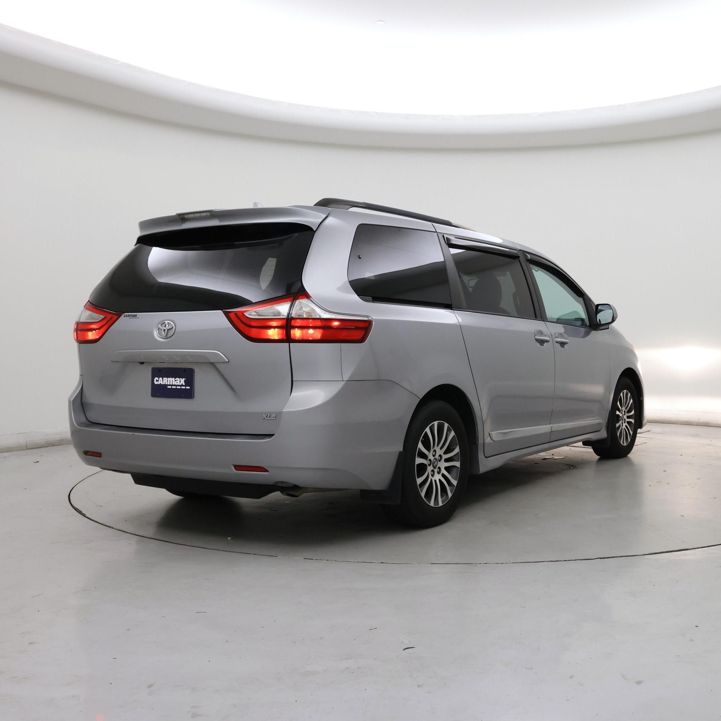 Thumbnail: 2018 Toyota Sienna - 8