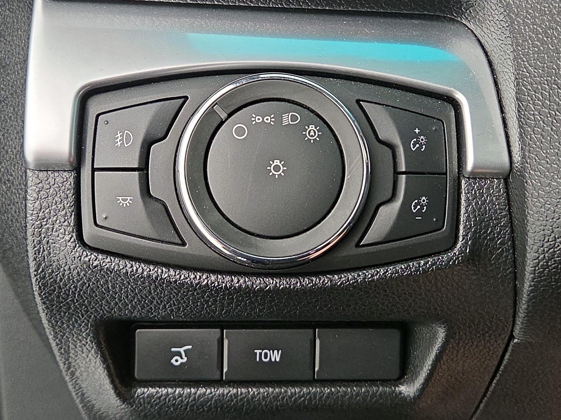 Thumbnail: 2016 Ford Explorer - 13