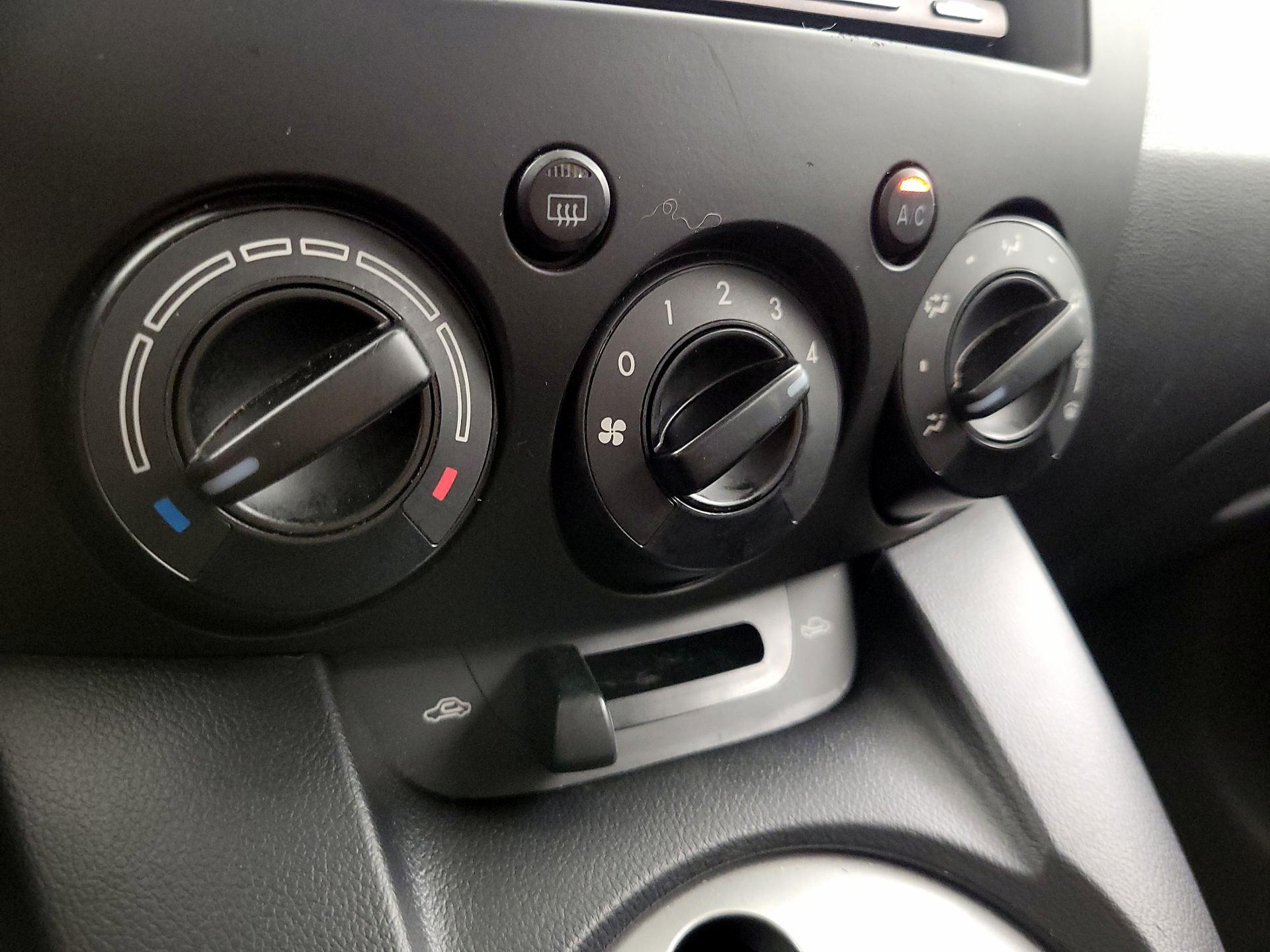 Thumbnail: 2014 Mazda Mazda2 - 15