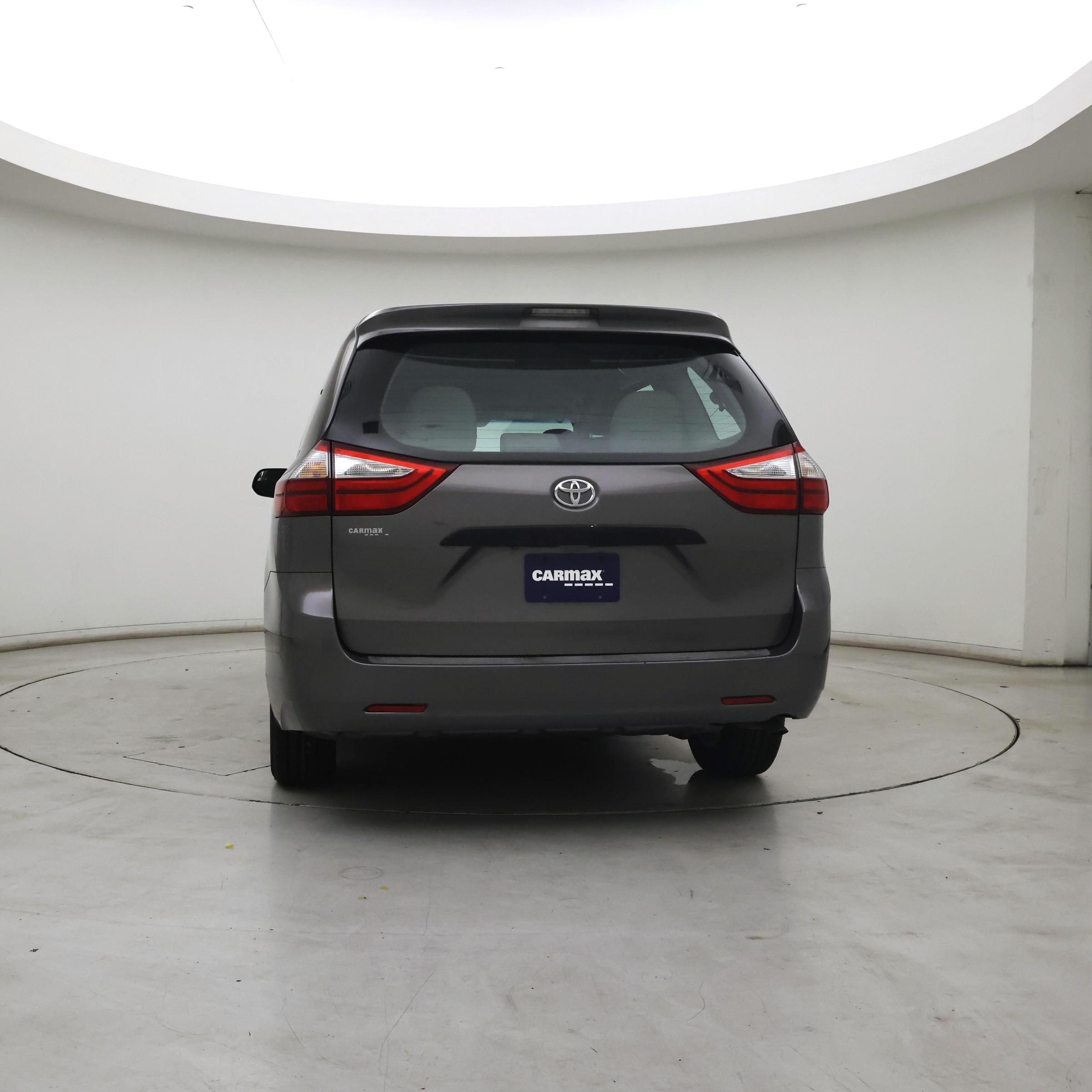 Thumbnail: 2015 Toyota Sienna - 6