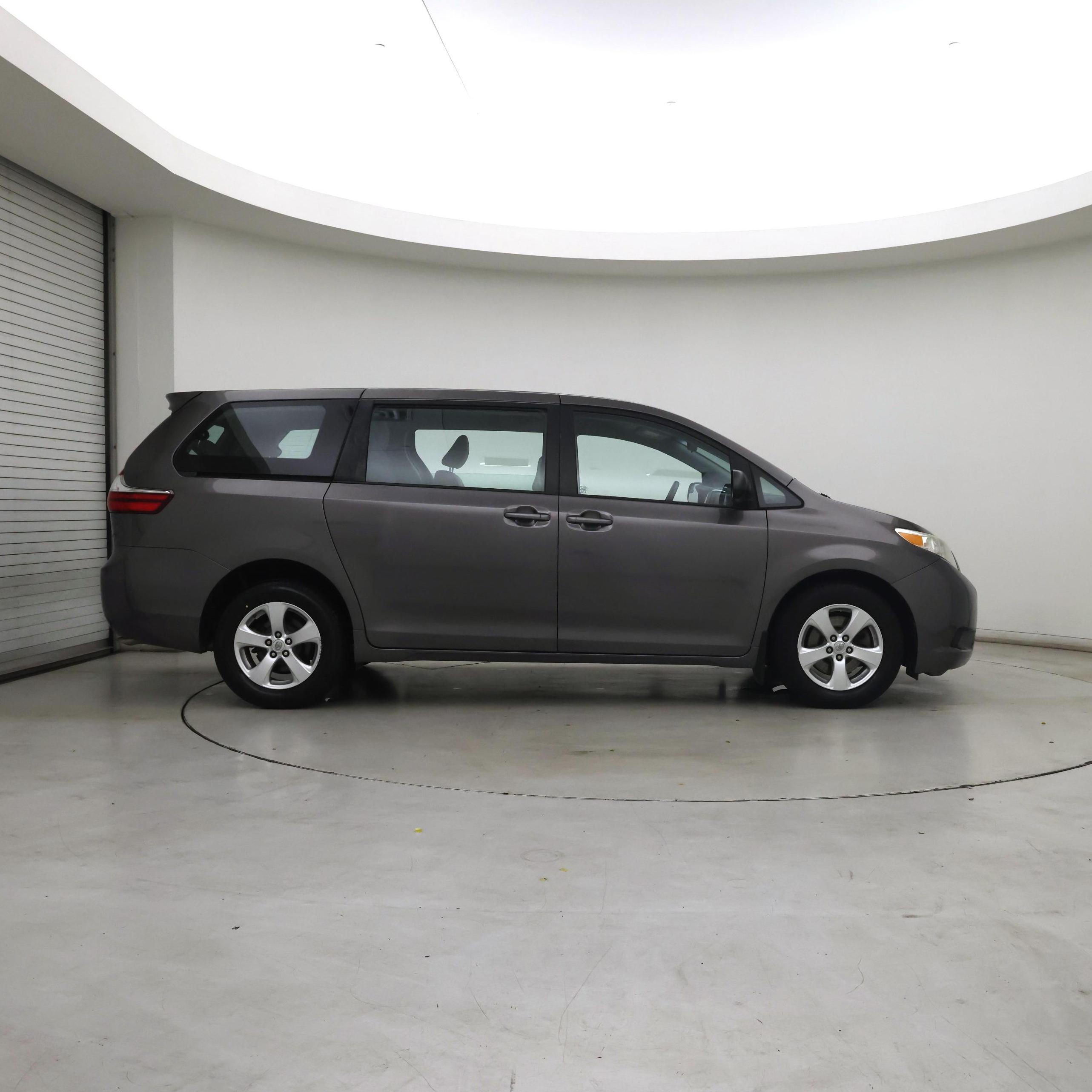 Thumbnail: 2015 Toyota Sienna - 7