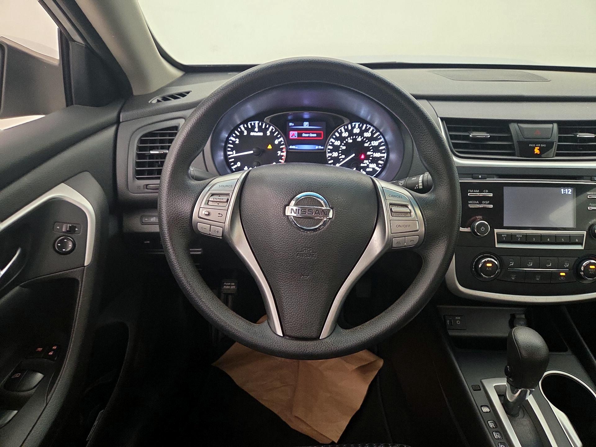 Thumbnail: 2016 Nissan Altima - 10