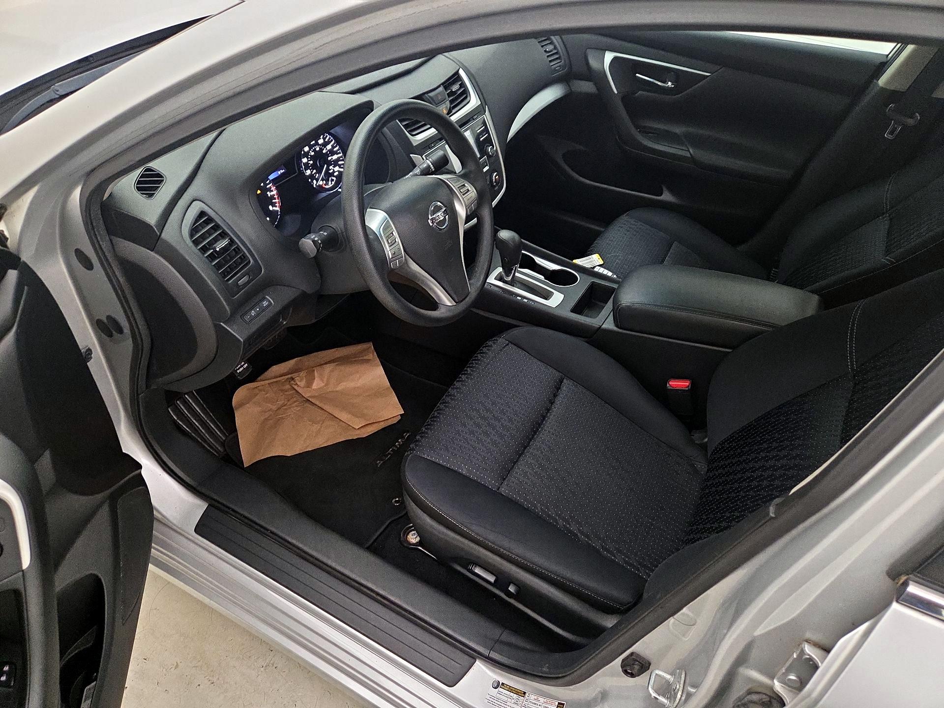 Thumbnail: 2016 Nissan Altima - 11