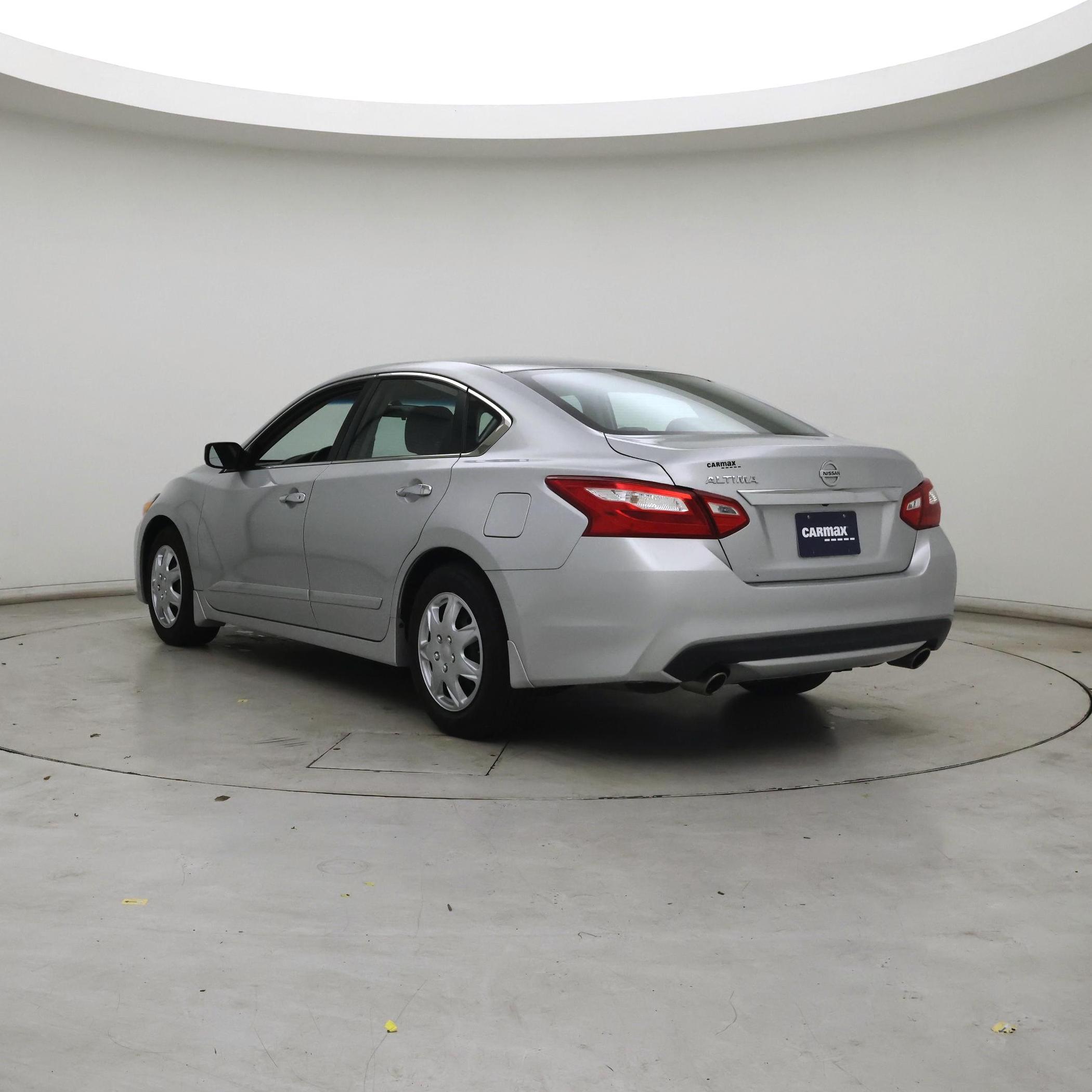 Thumbnail: 2016 Nissan Altima - 2
