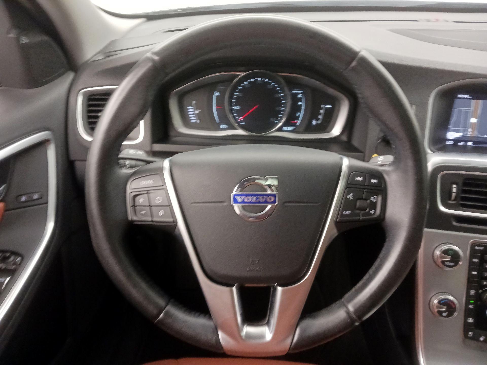 Thumbnail: 2018 Volvo S60 - 10