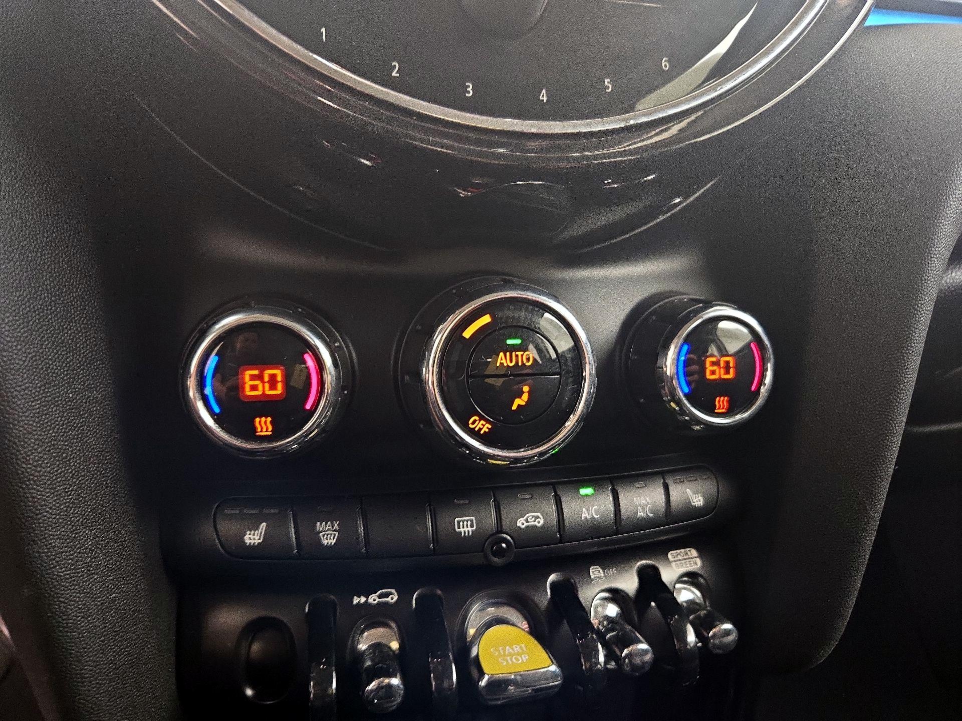 Thumbnail: 2022 MINI Cooper Hardtop - 16