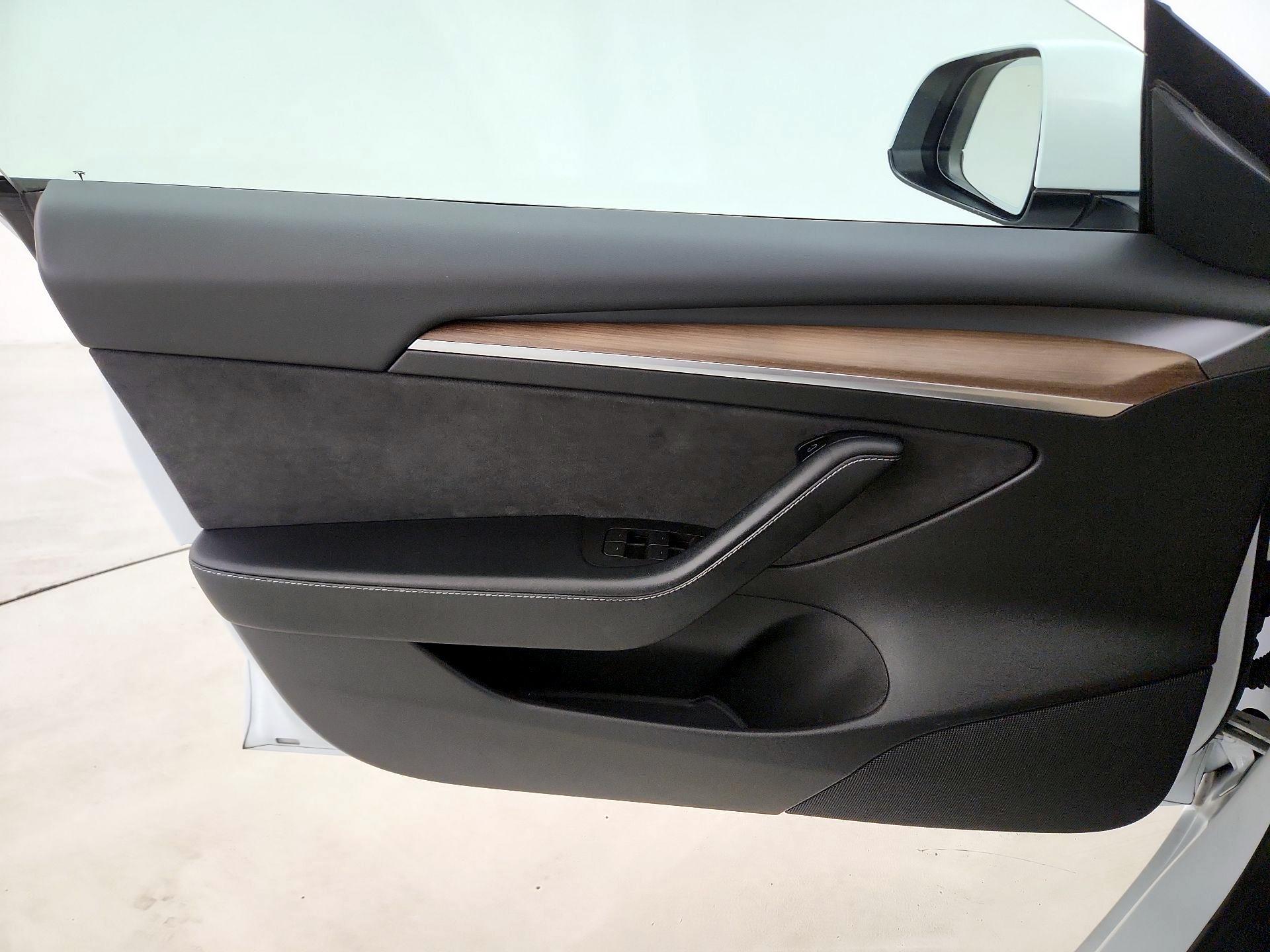 Thumbnail: 2022 Tesla Model 3 - 12