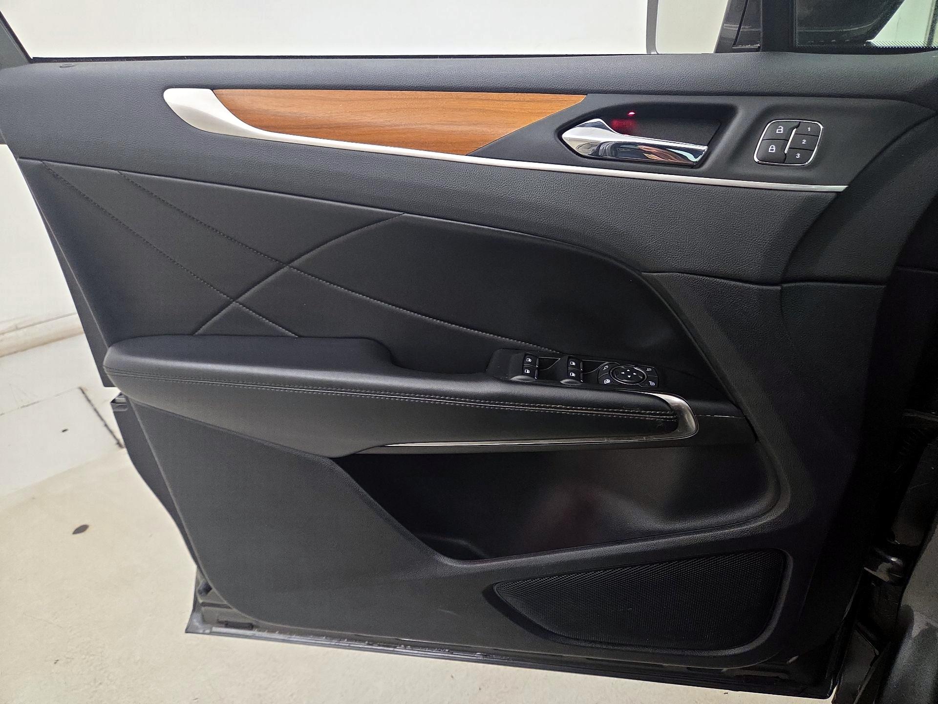 Thumbnail: 2019 Lincoln MKC - 12