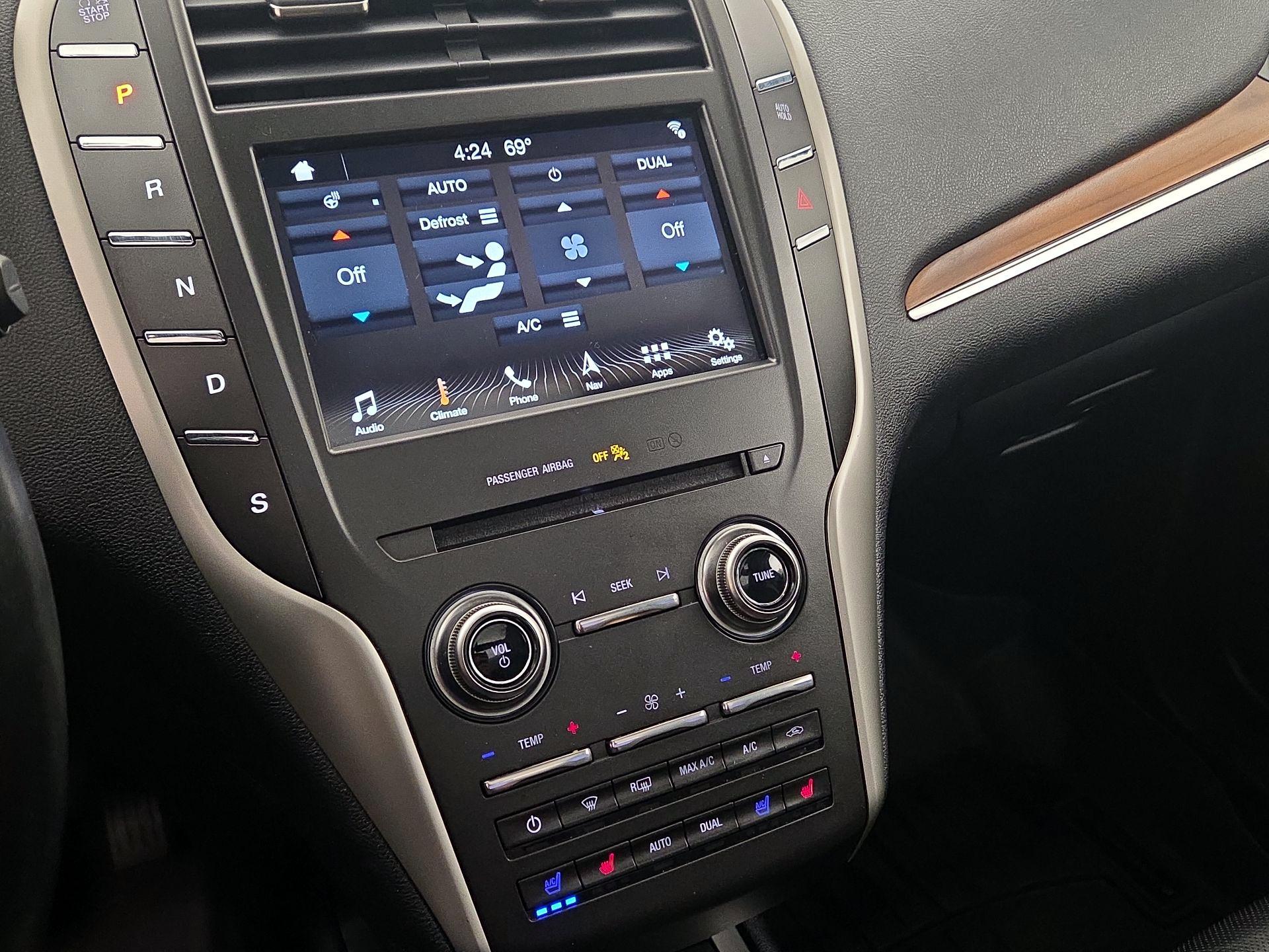 Thumbnail: 2019 Lincoln MKC - 17