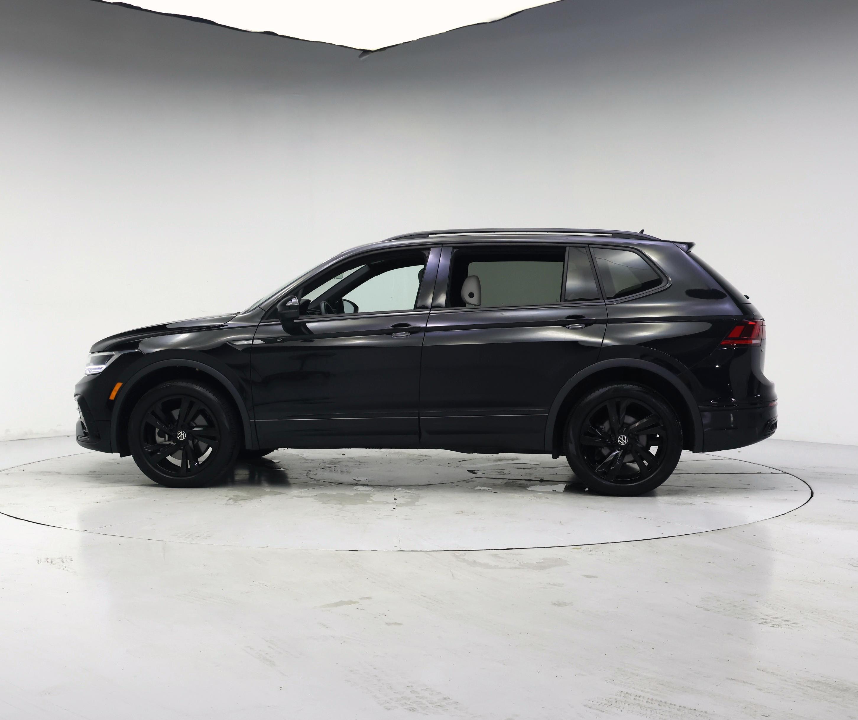 Thumbnail: 2024 Volkswagen Tiguan - 3