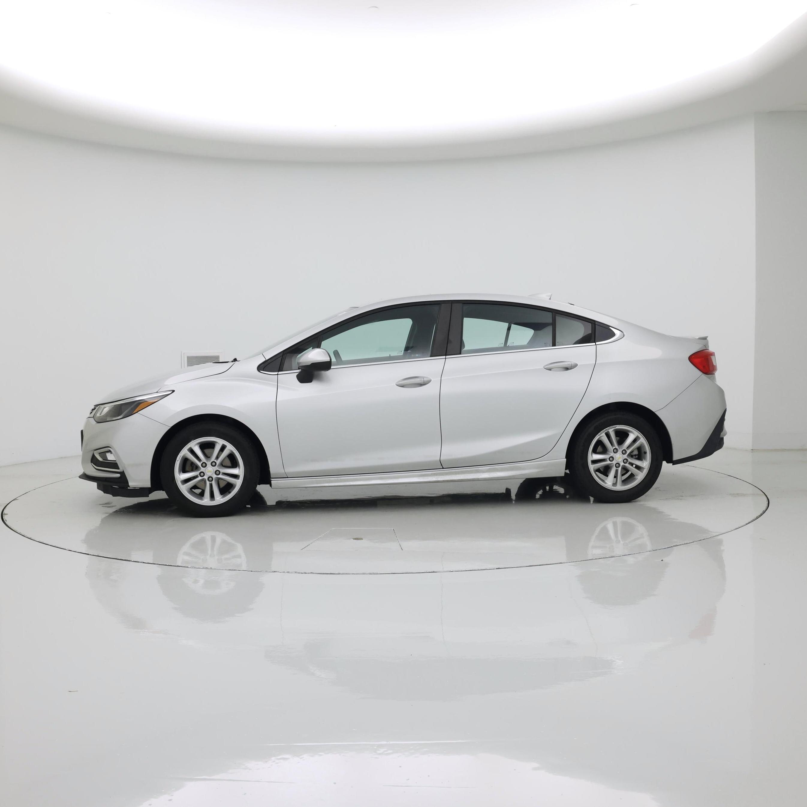 Thumbnail: 2017 Chevrolet Cruze - 3