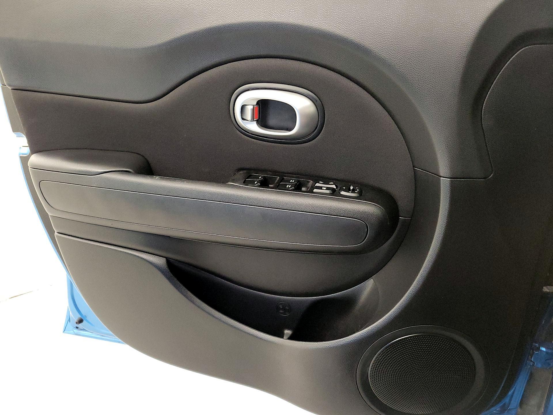 Thumbnail: 2016 Kia Soul - 12
