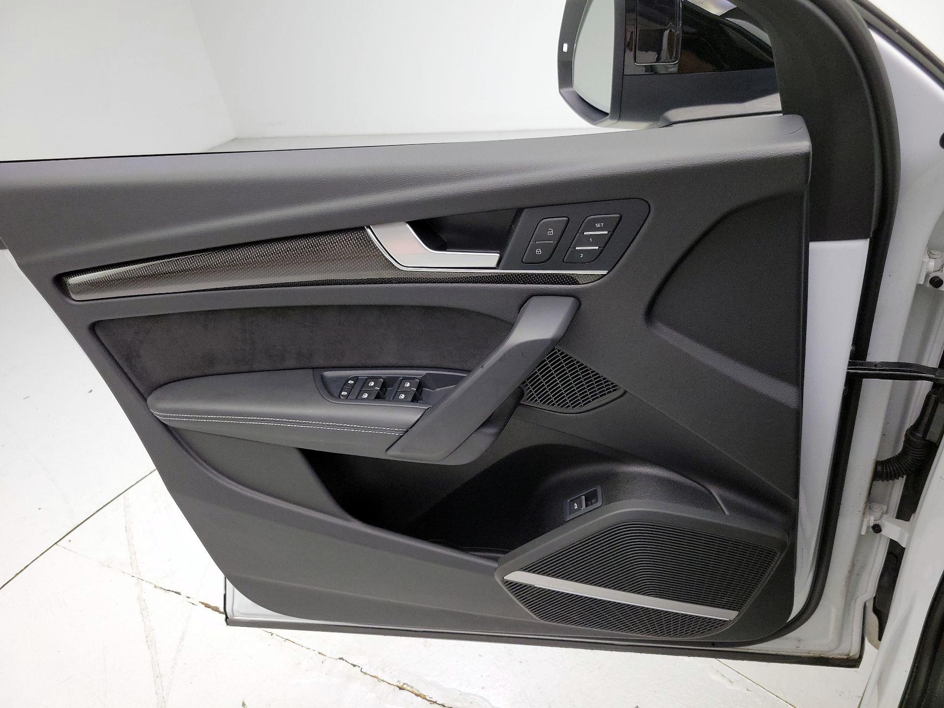 Thumbnail: 2024 Audi SQ5 - 12